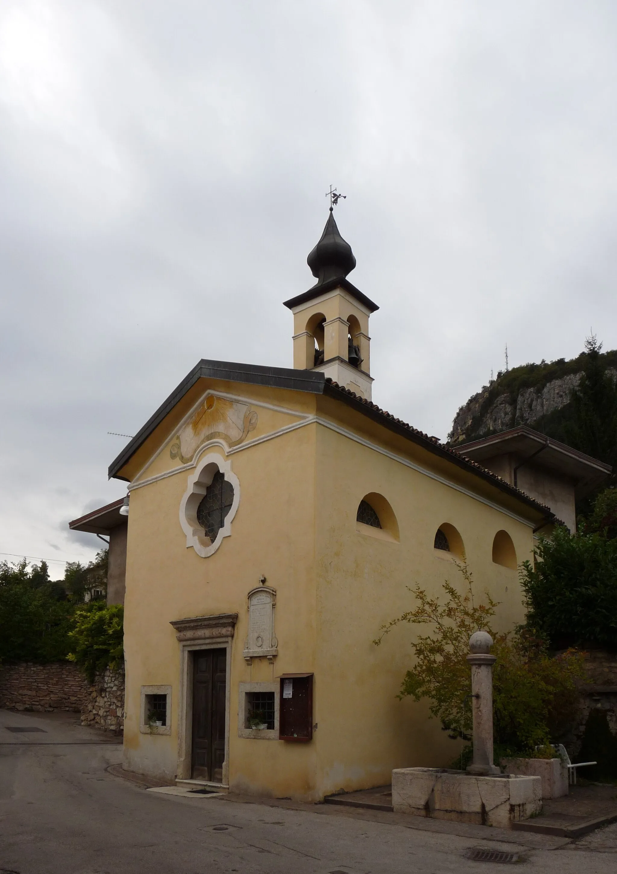 Photo showing: Trento (Italy): church of Santi Fabiano e Sebastiano (XVI century, rebuilt in 1787) in the Tavernaro village