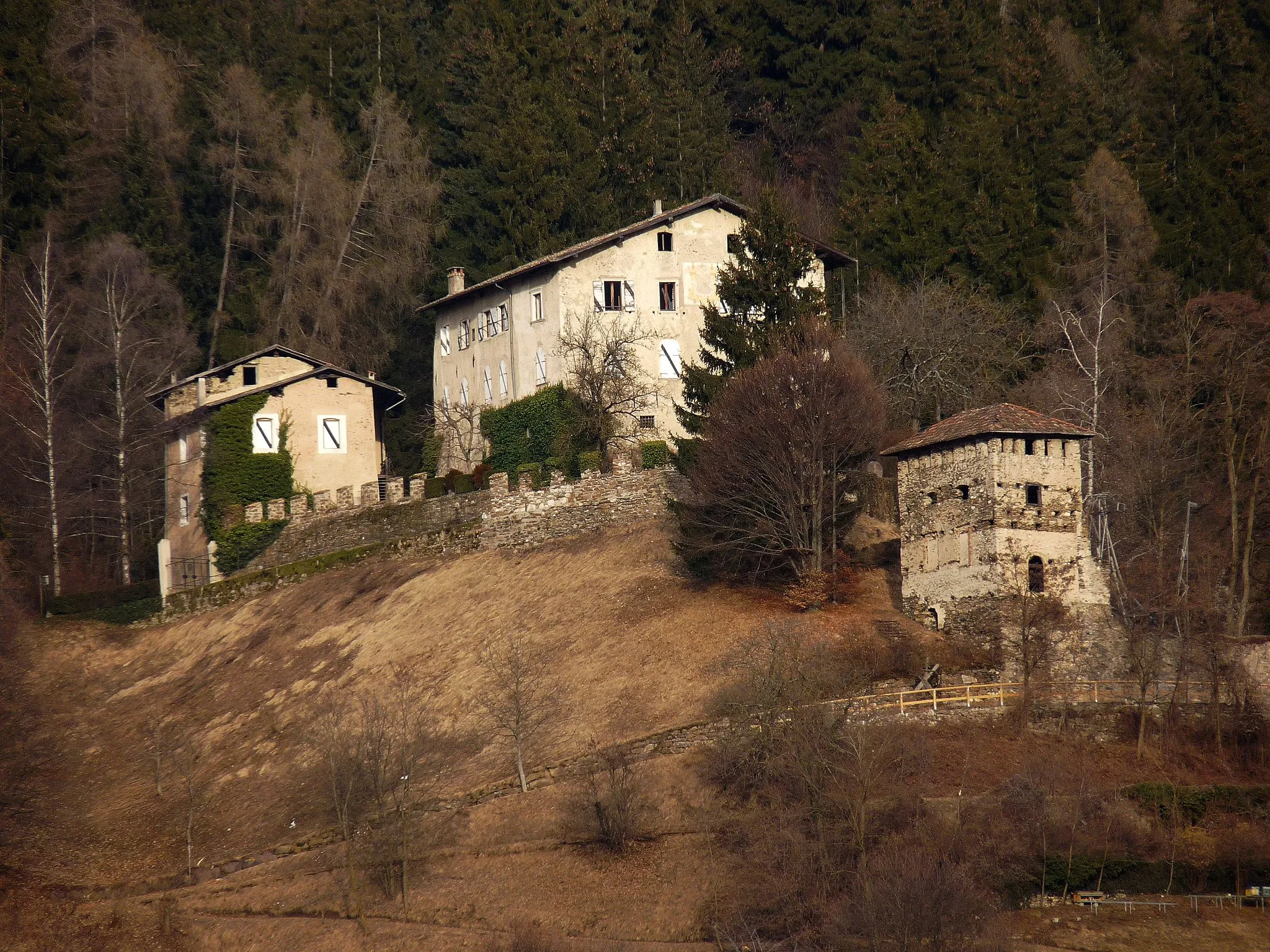 Photo showing: Vigolo Vattaro (Italy): view of Castel Vigolo from south-west.
