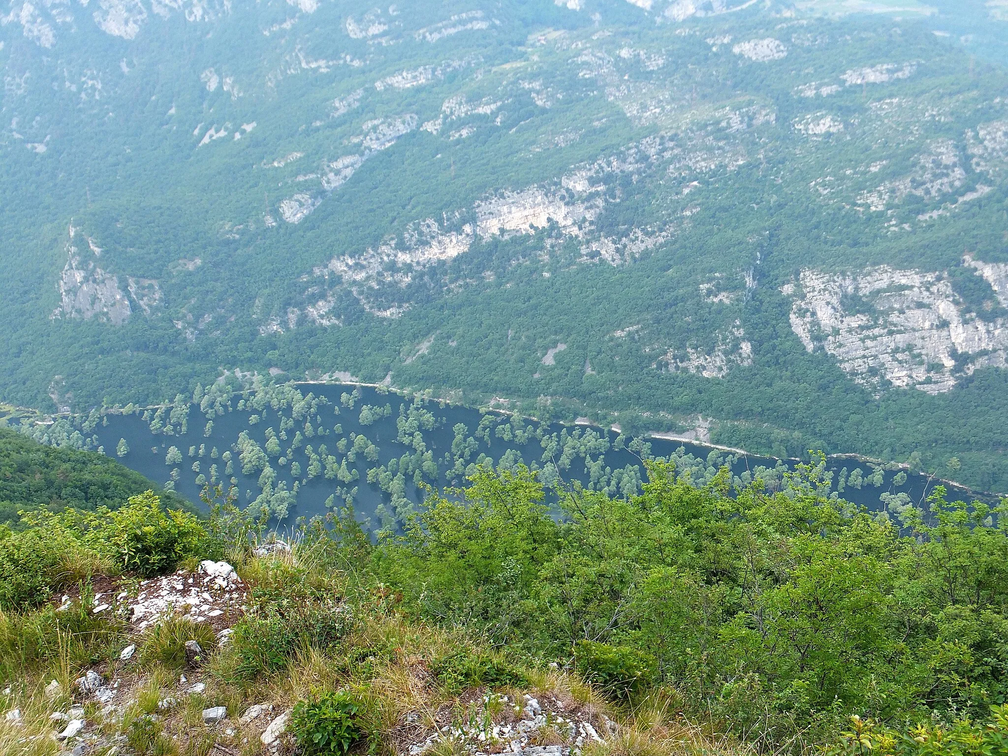 Photo showing: The view of Lake Loppio (Lago di Loppio) from Doss Alto di Nago