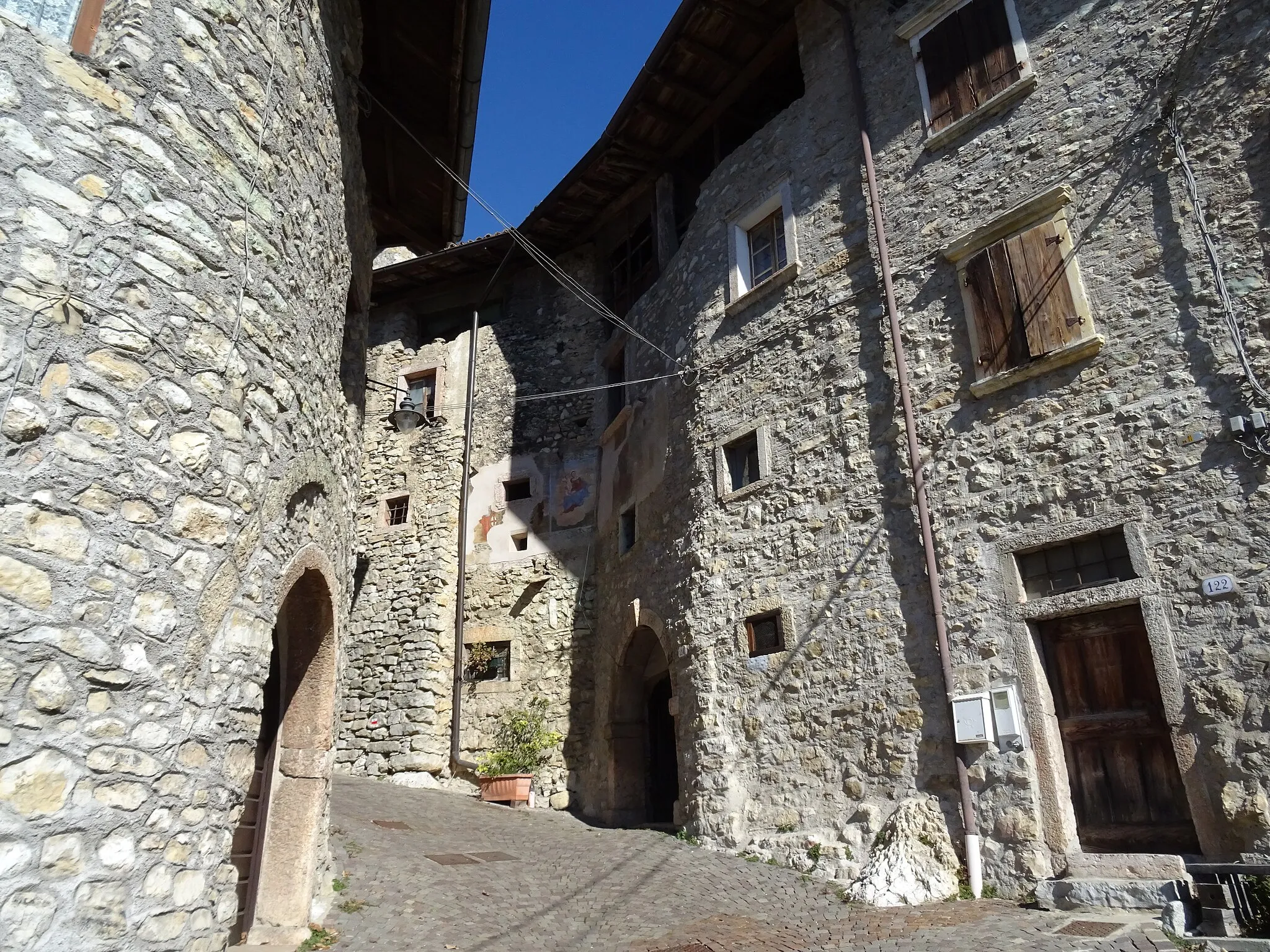 Photo showing: Calvola (Tenno, Trentino, Italy) - Glimpse