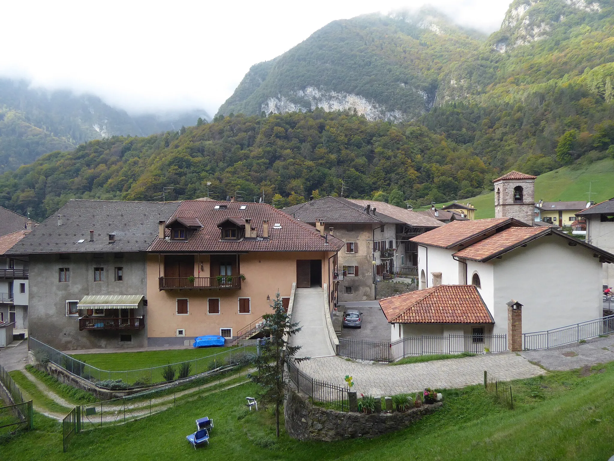 Photo showing: Ballino (Fiavé, Trentino, Italy) - Glimpse