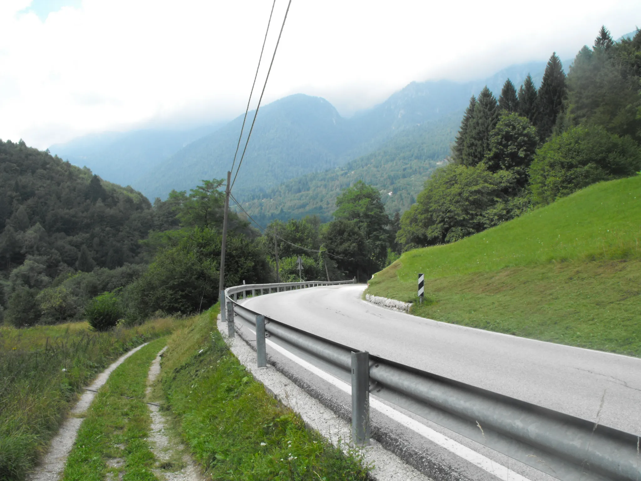 Photo showing: Discesa verso ovest del Passo Forcella, Trentino-Alto Adige