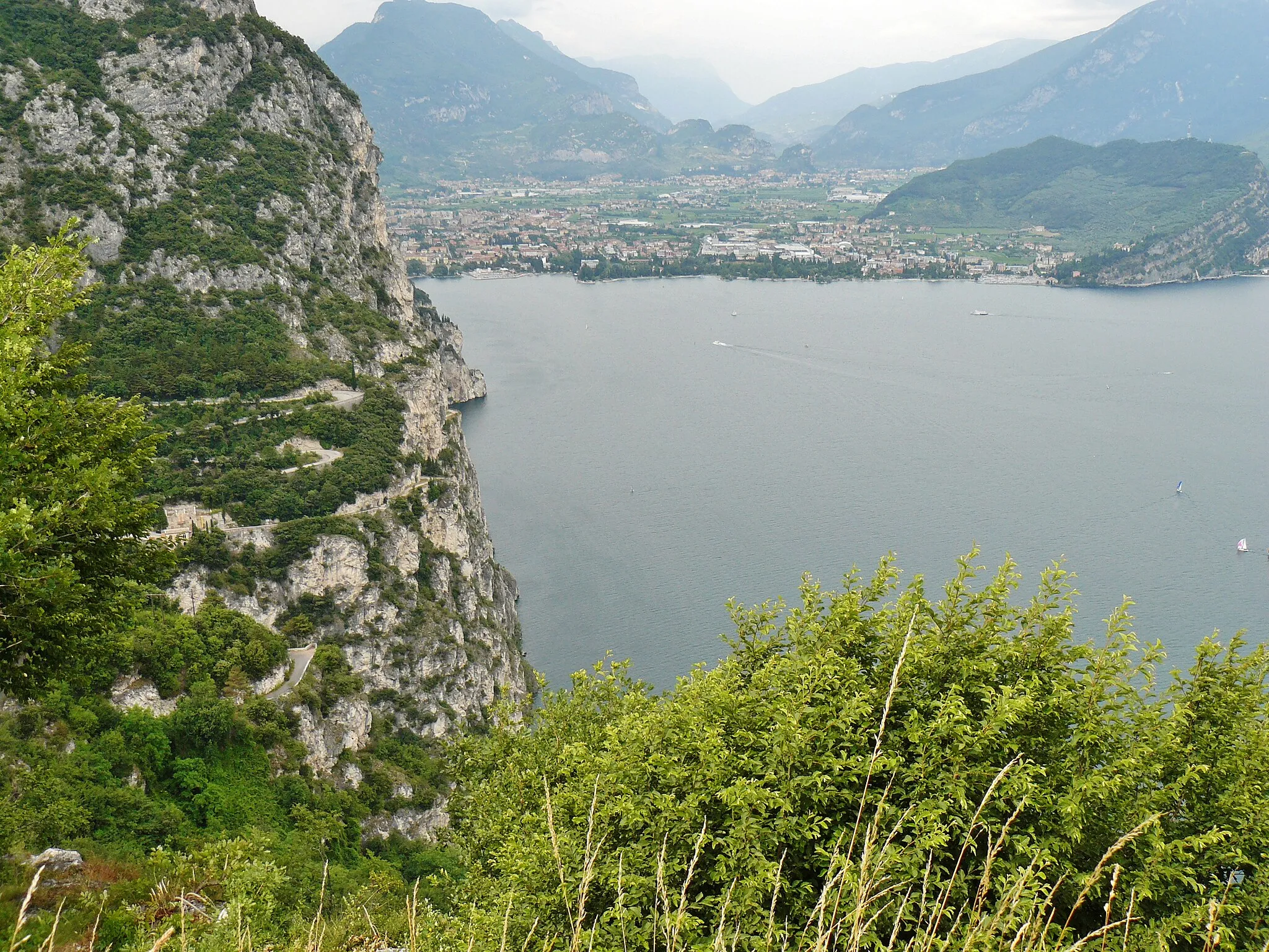 Photo showing: Lago di Garda, Gardasee, View to Riva del Garda