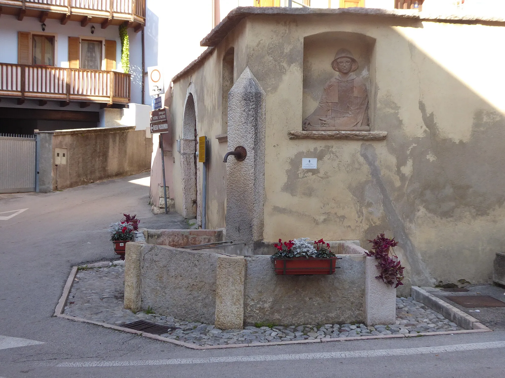 Photo showing: Massone (Arco, Trentino, Italy) - Fountain