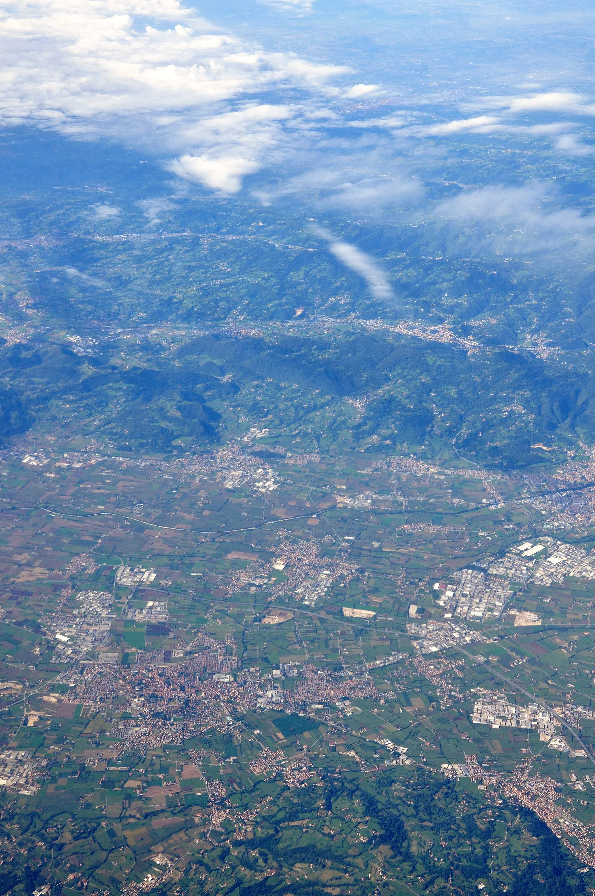 Photo showing: Italy, flight across the Italian alps
