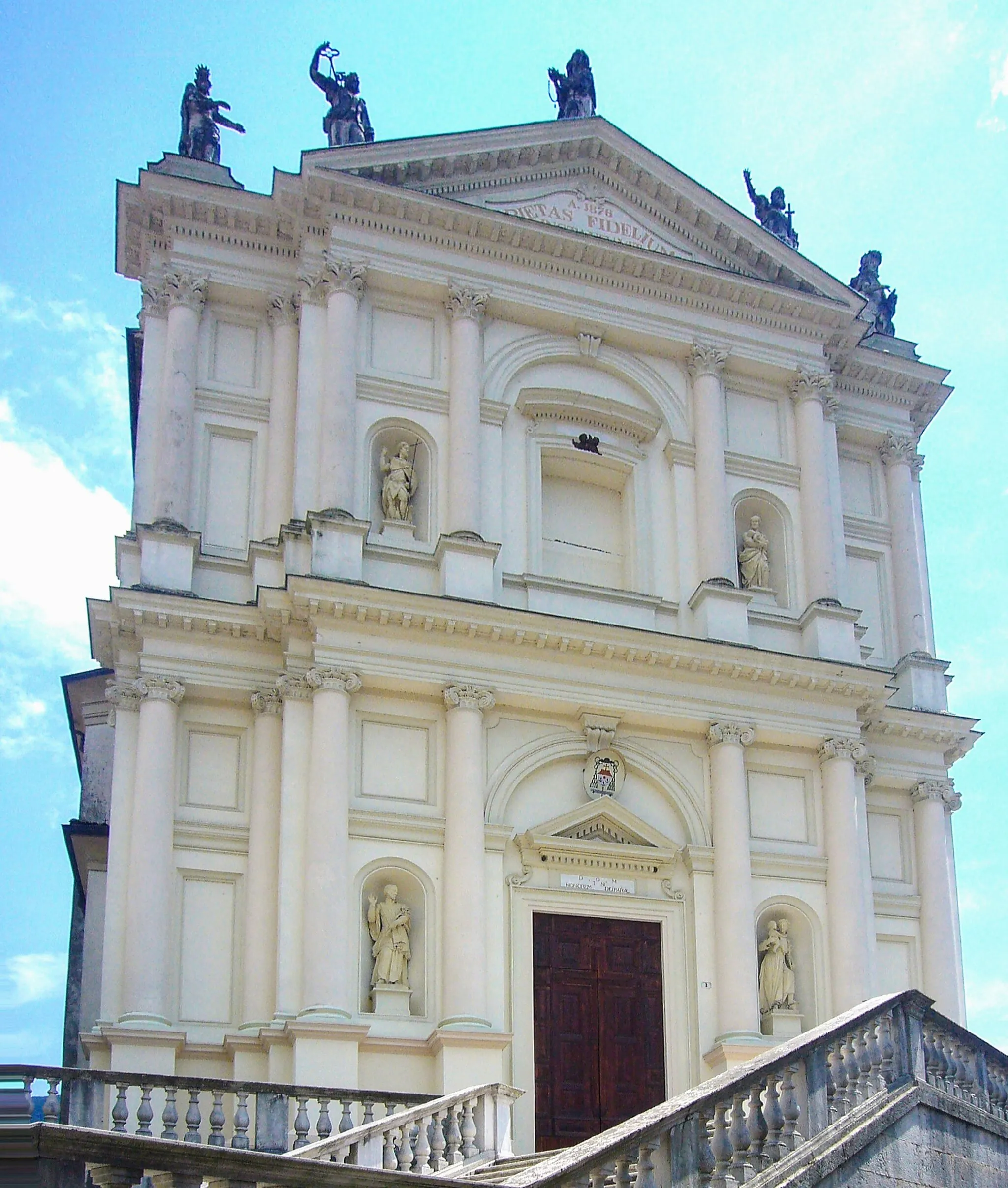 Photo showing: La chiesa parrocchiale di Santa Maria di Valli del Pasubio (VI)
