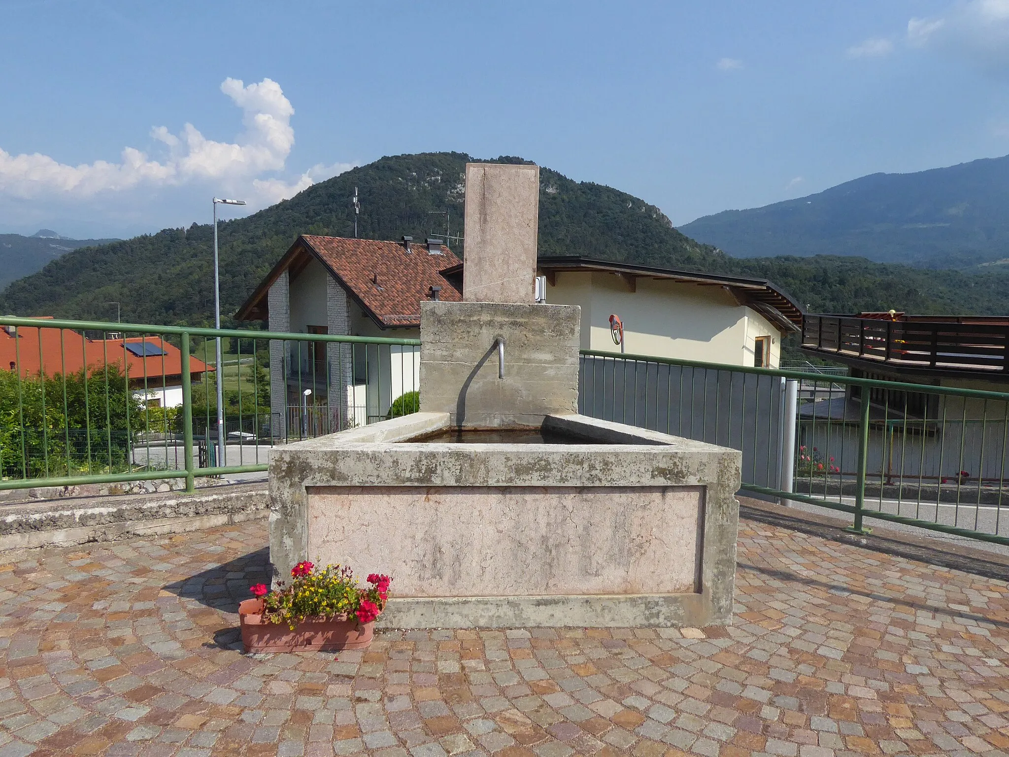 Photo showing: Covelo (Vallelaghi, Trentino, Italy) - Fountain