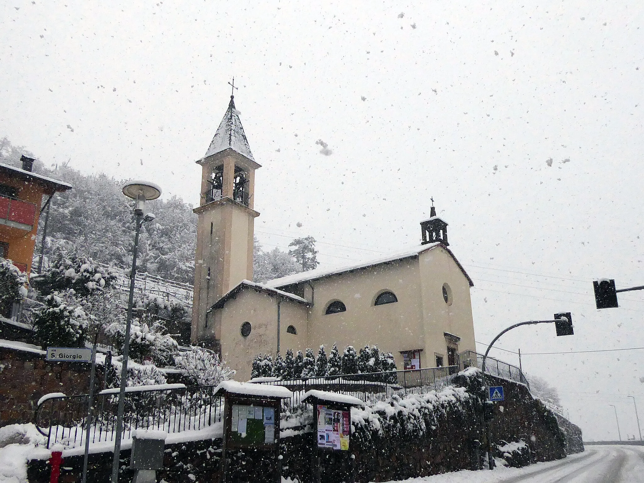 Photo showing: Our Lady of Sorrows church of Mosana (Giovo) during a snowfall