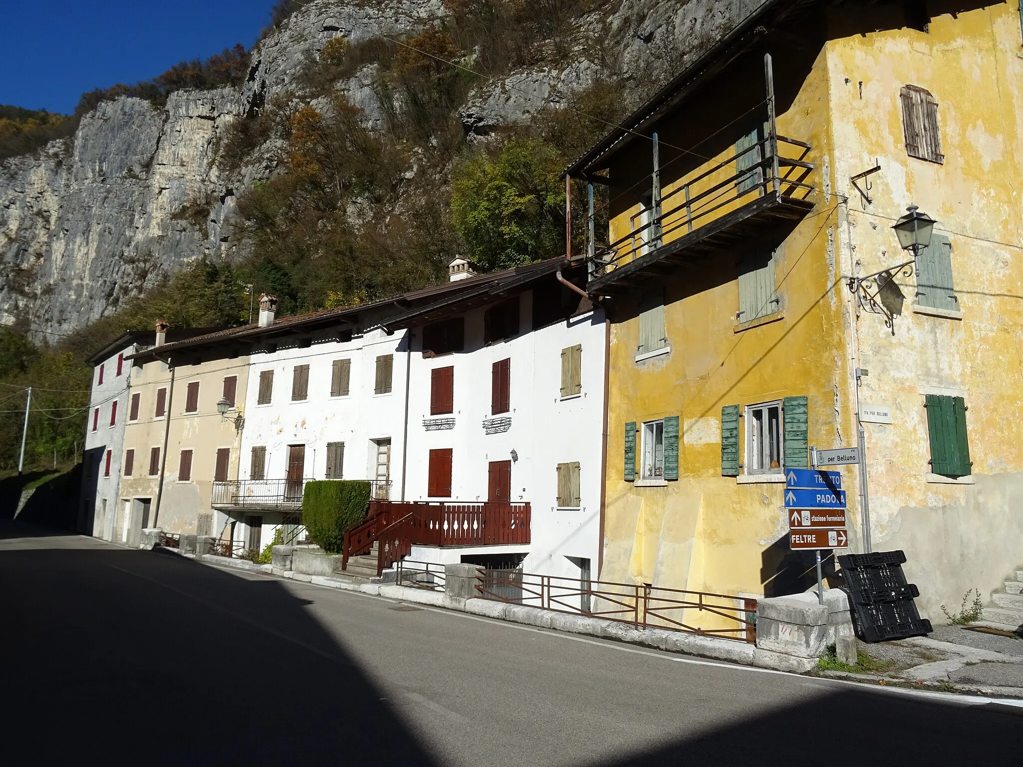 Photo showing: Primolano (Valbrenta, Veneto, Italy) - Glimpse