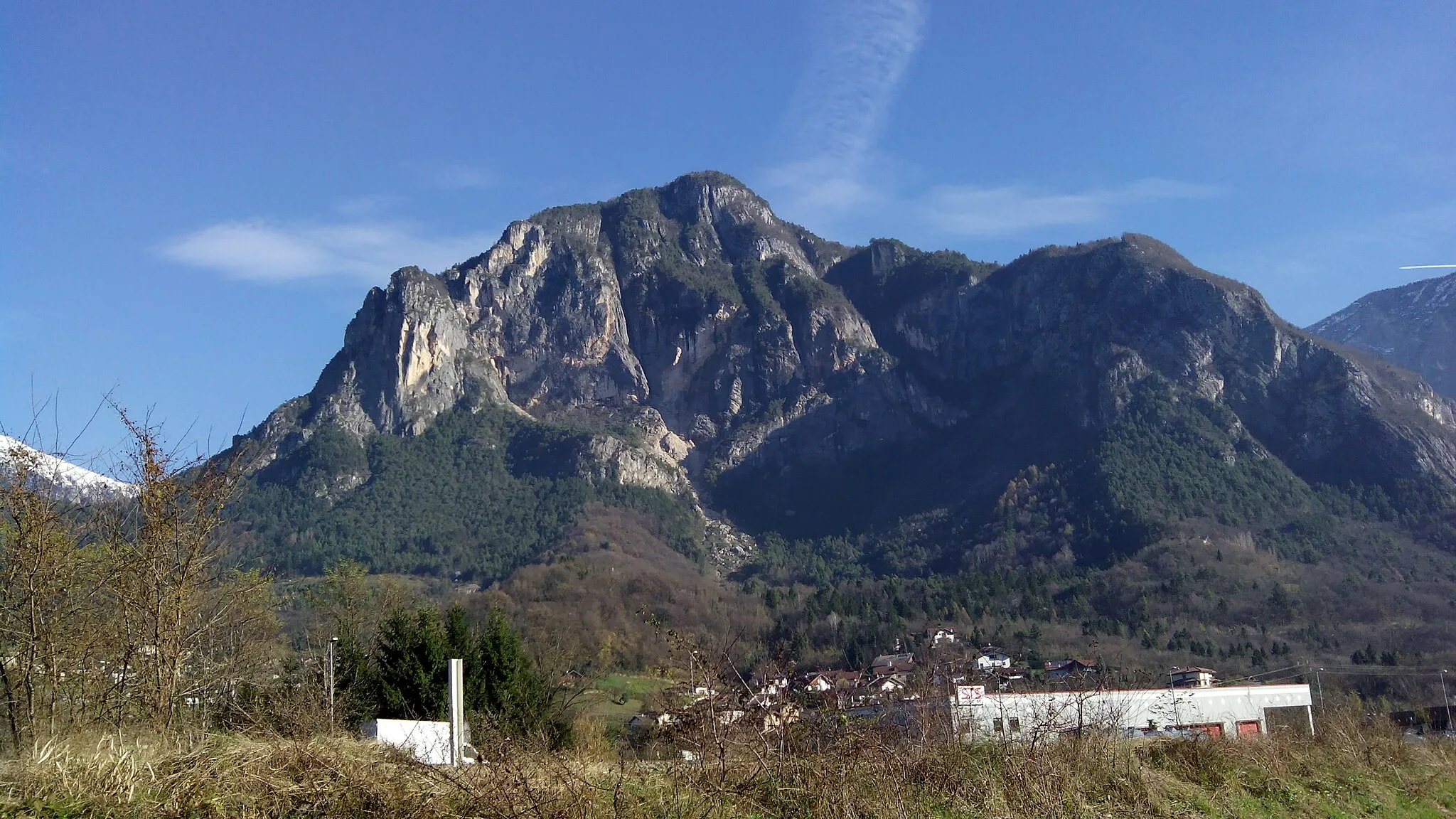 Photo showing: Parete ovest del monte Lefre, in Valsugana