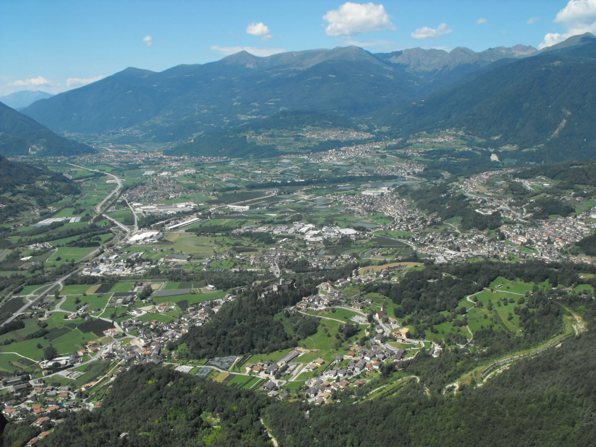 Photo showing: VIsta della Valsugana in direzione ovest dal Monte Lefre