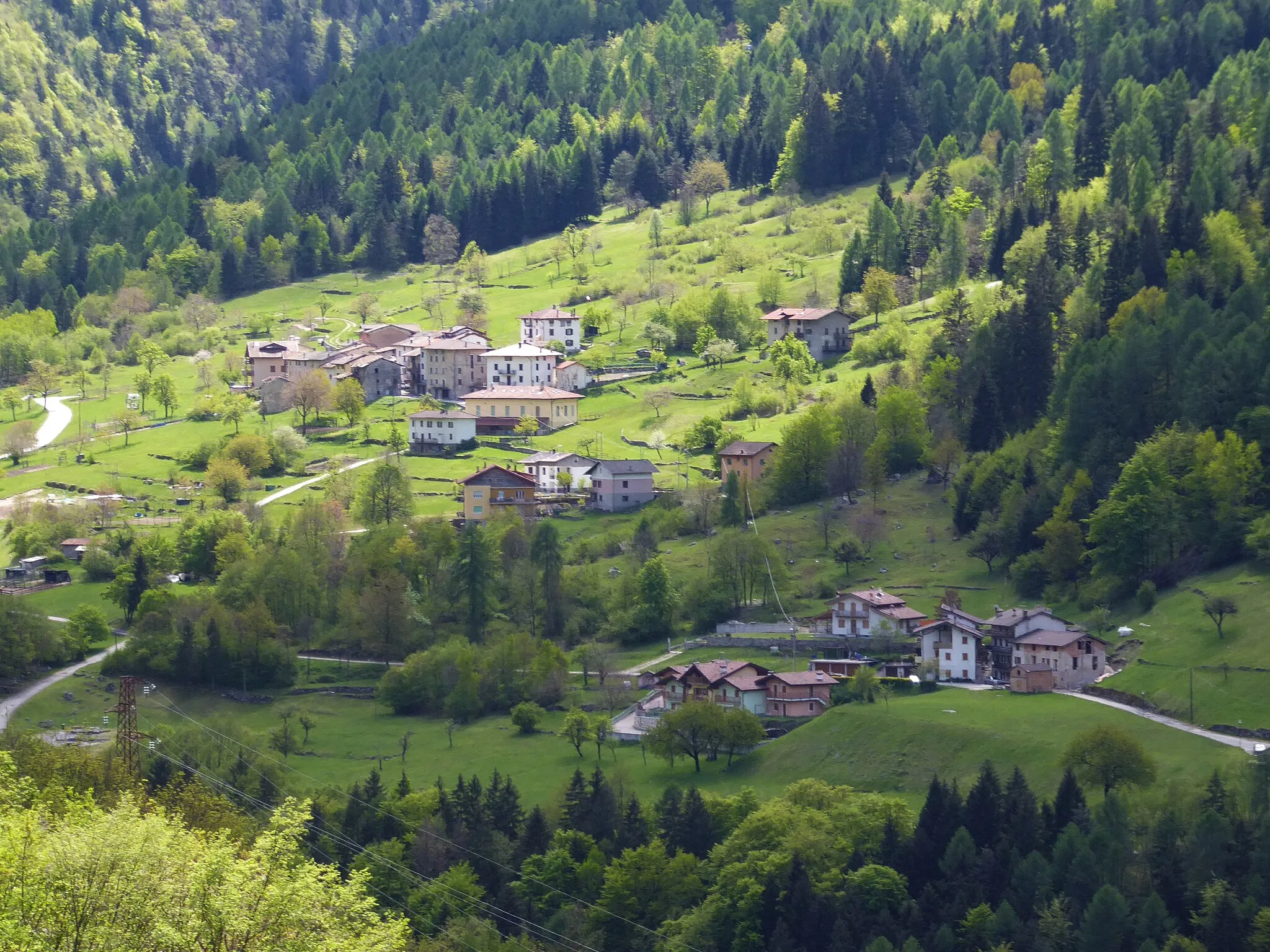 Photo showing: Geroli and Pinterreno as seen from Puechem (Terragnolo, Trentino, Italy)