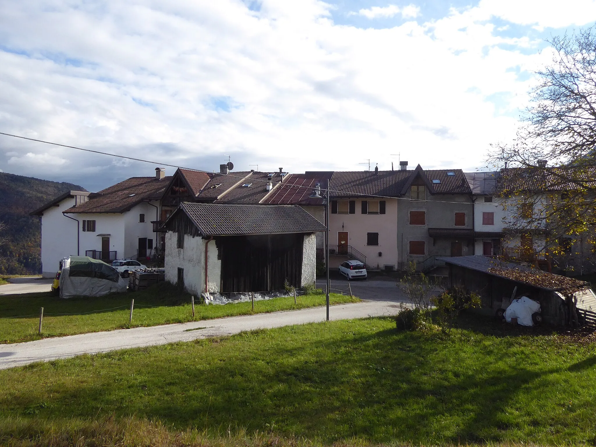 Photo showing: Frisanchi (Altopiano della Vigolana, Trentino, Italy) - Glimpse