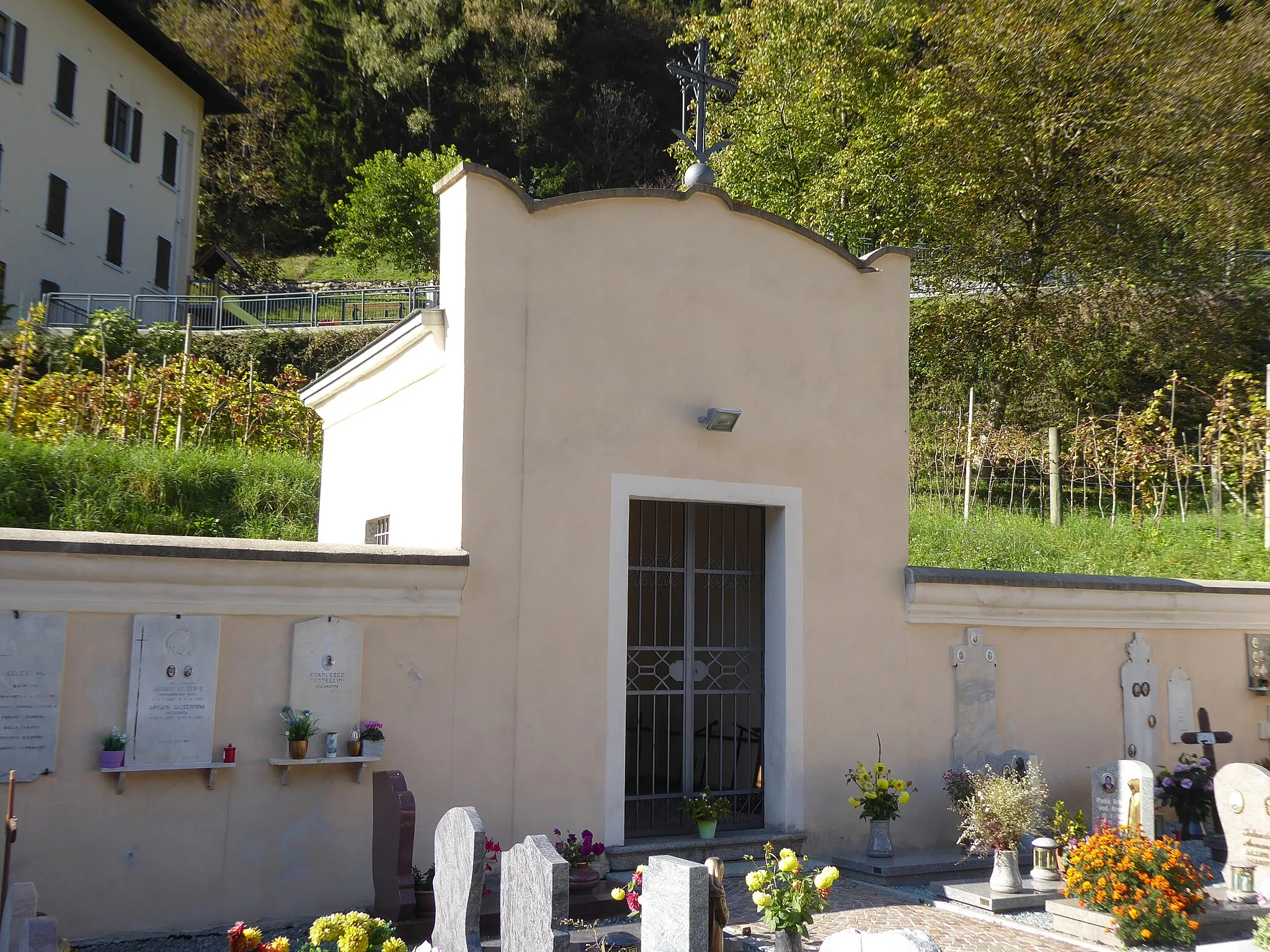 Photo showing: Agrone (Pieve di Bono-Prezzo, Trentino, Italy), cemetery chapel