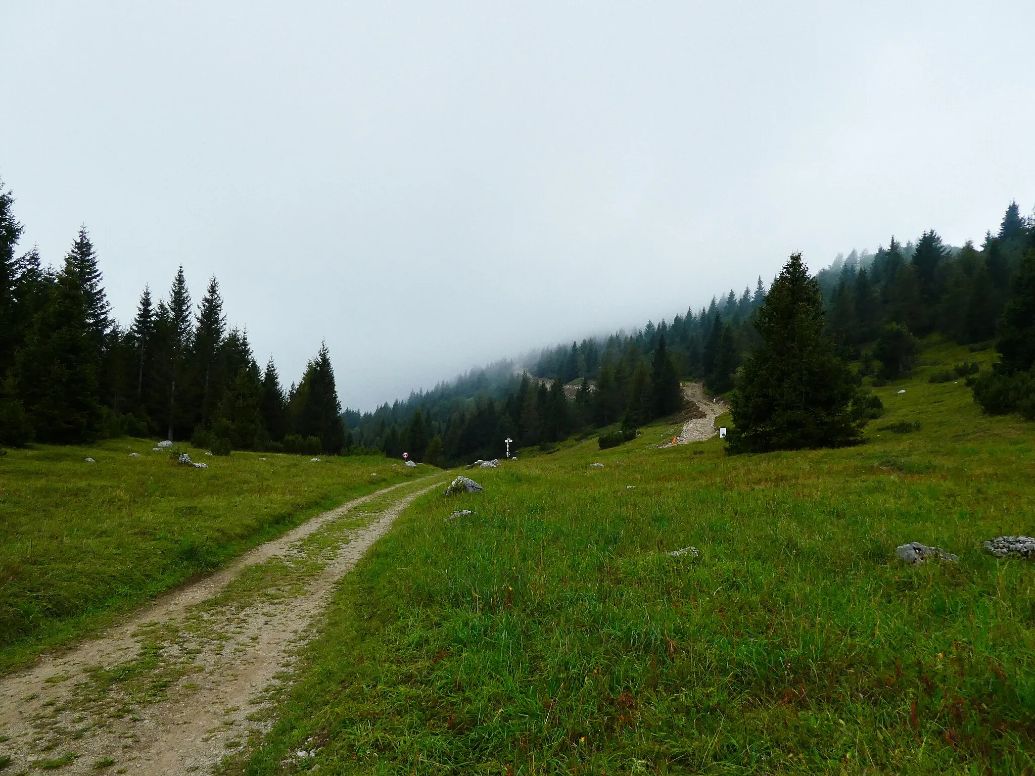 Photo showing: San Giovanni pass, on Mount Ranzo (Vallelaghi, Trentino, Italy)