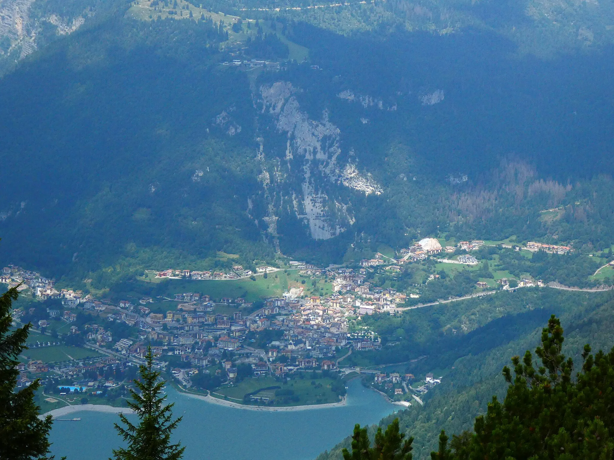 Photo showing: View from Mount Ranzo (Trentino, Italy): Molveno