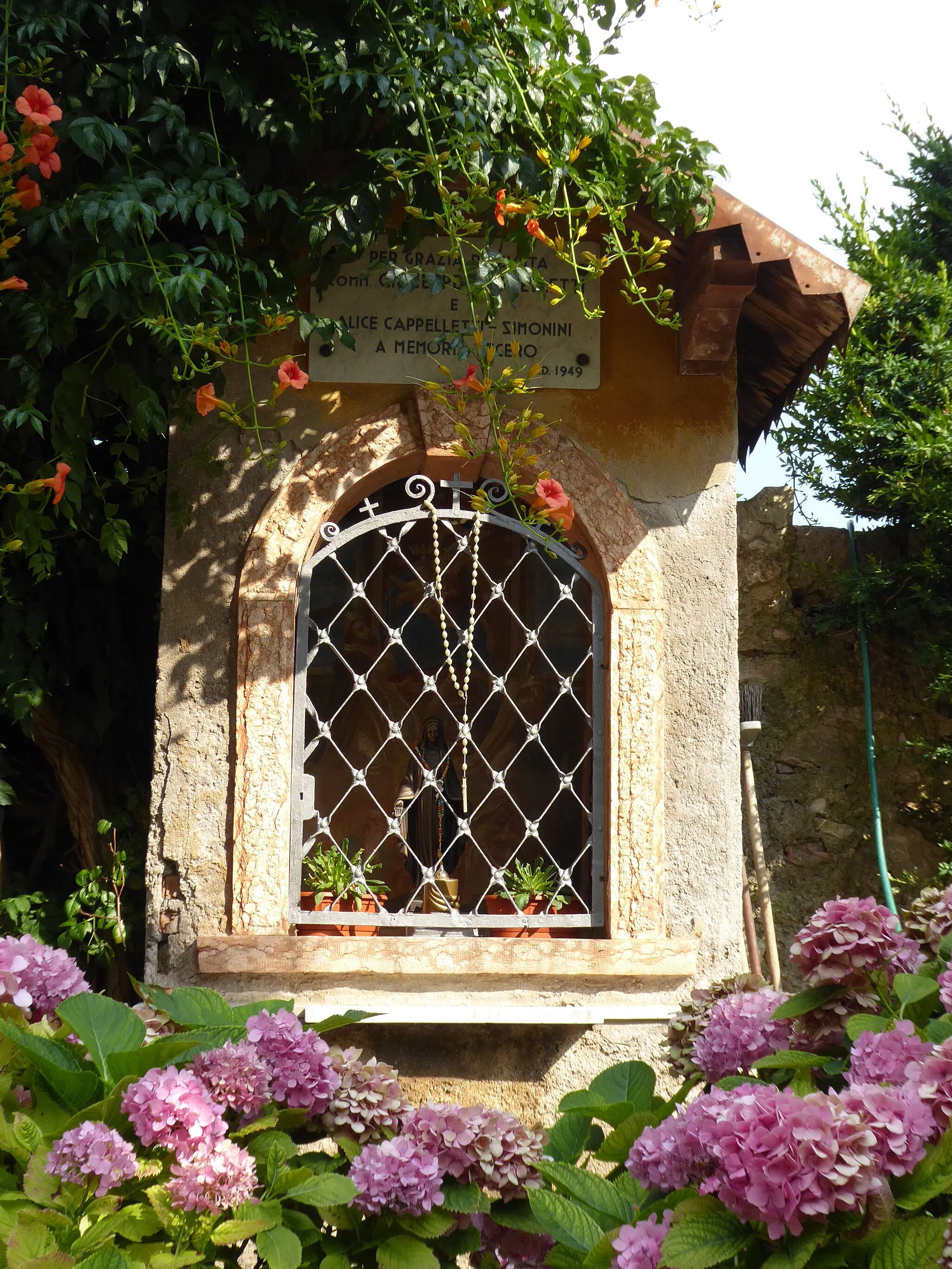 Photo showing: Ciago (Vallelaghi, Trentino, Italy) - Wayside shrine