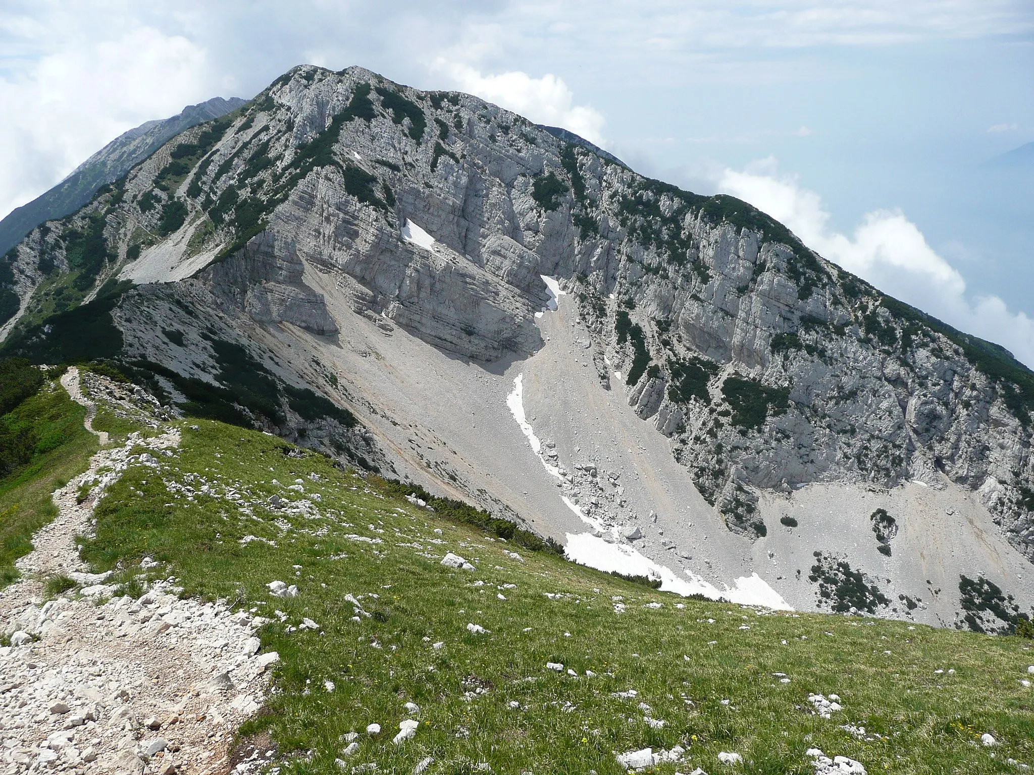 Photo showing: Ridge of Monte Baldo Mountain Range, Lake Garda, Veneto, Italy.