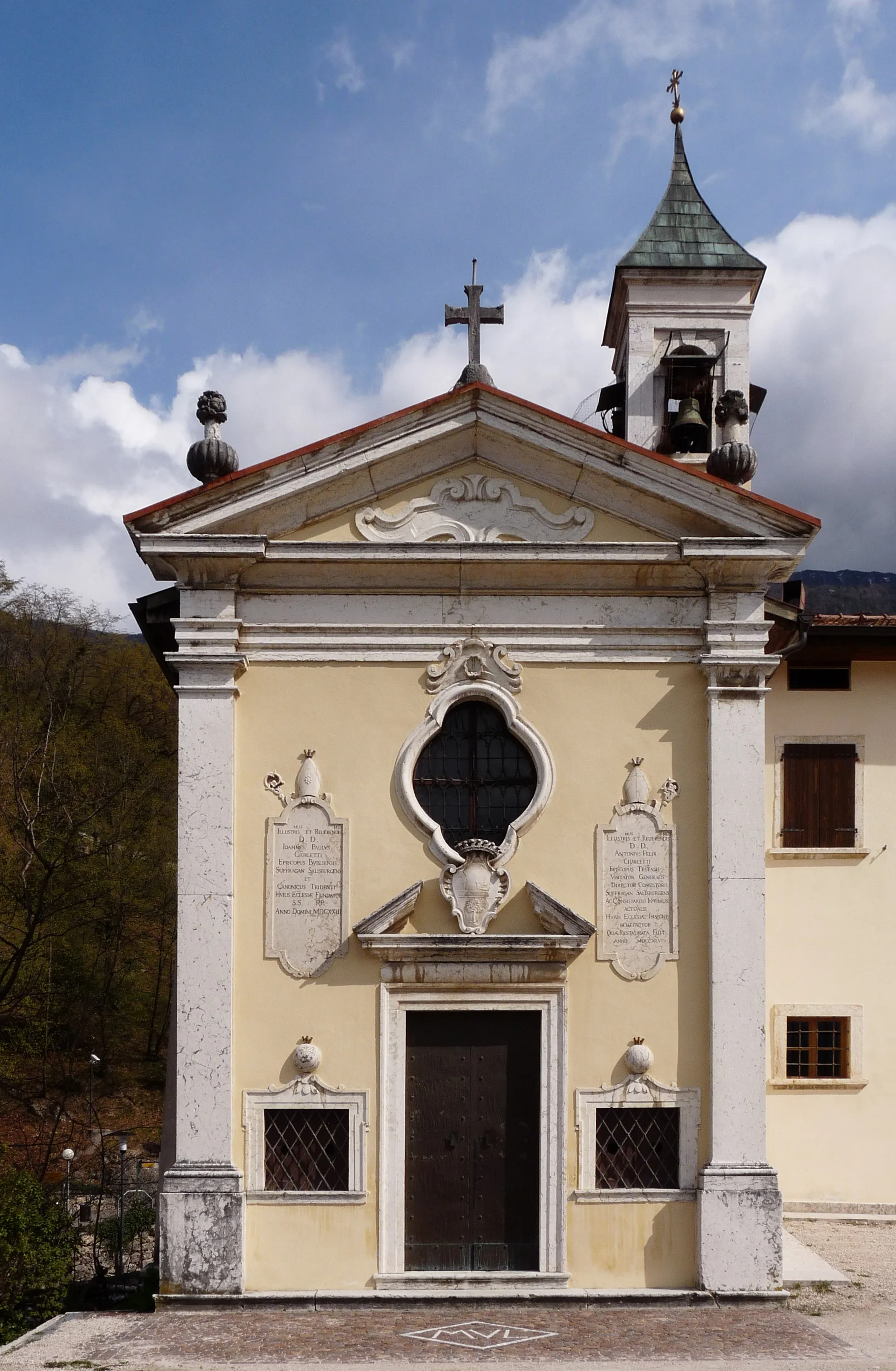 Photo showing: Trento (Italy): front of the sanctuary of Madonna of Loreto.