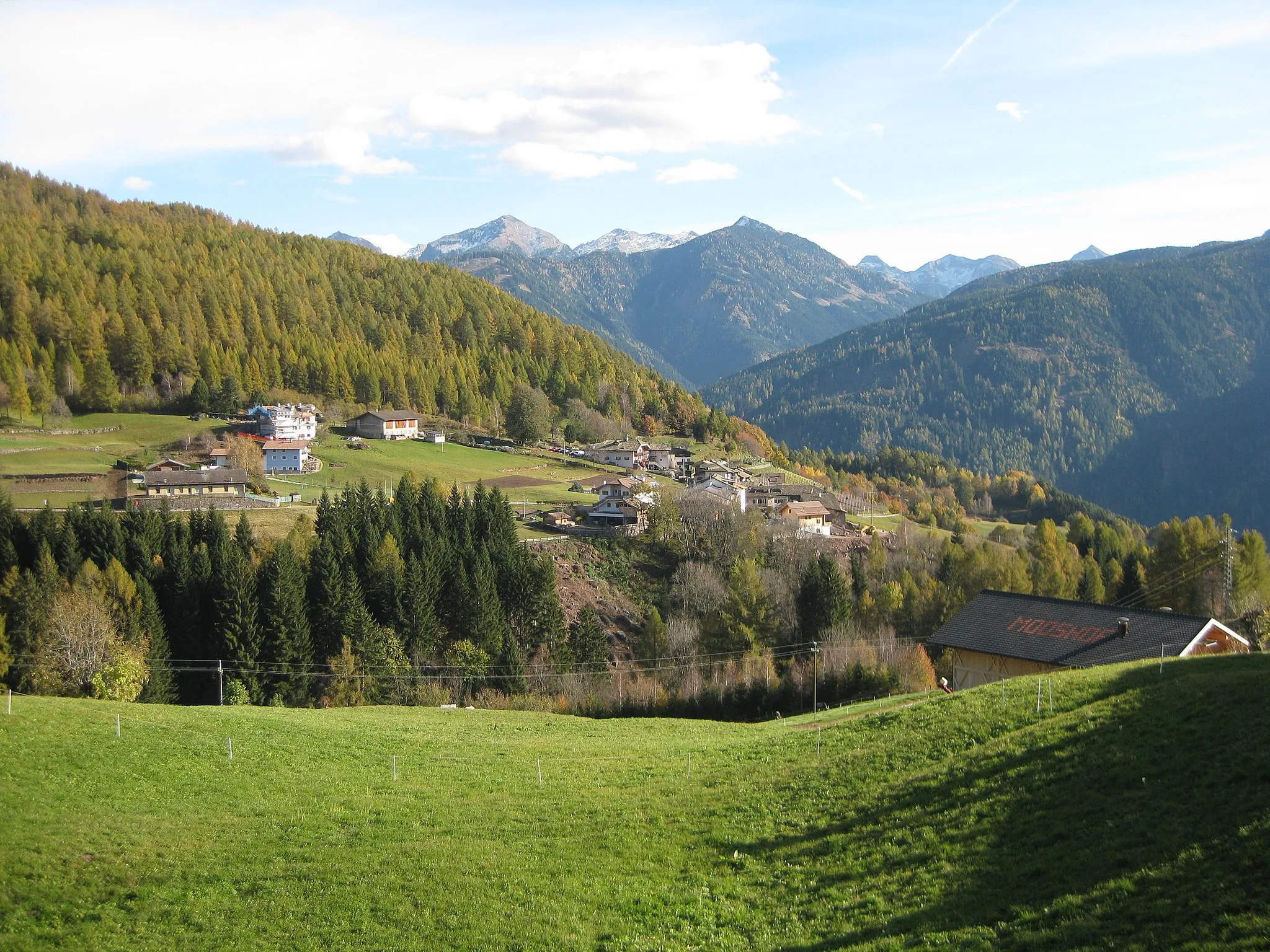 Photo showing: Blick auf den Weiler Guggal (Gemeinde Altrei, Südtirol)