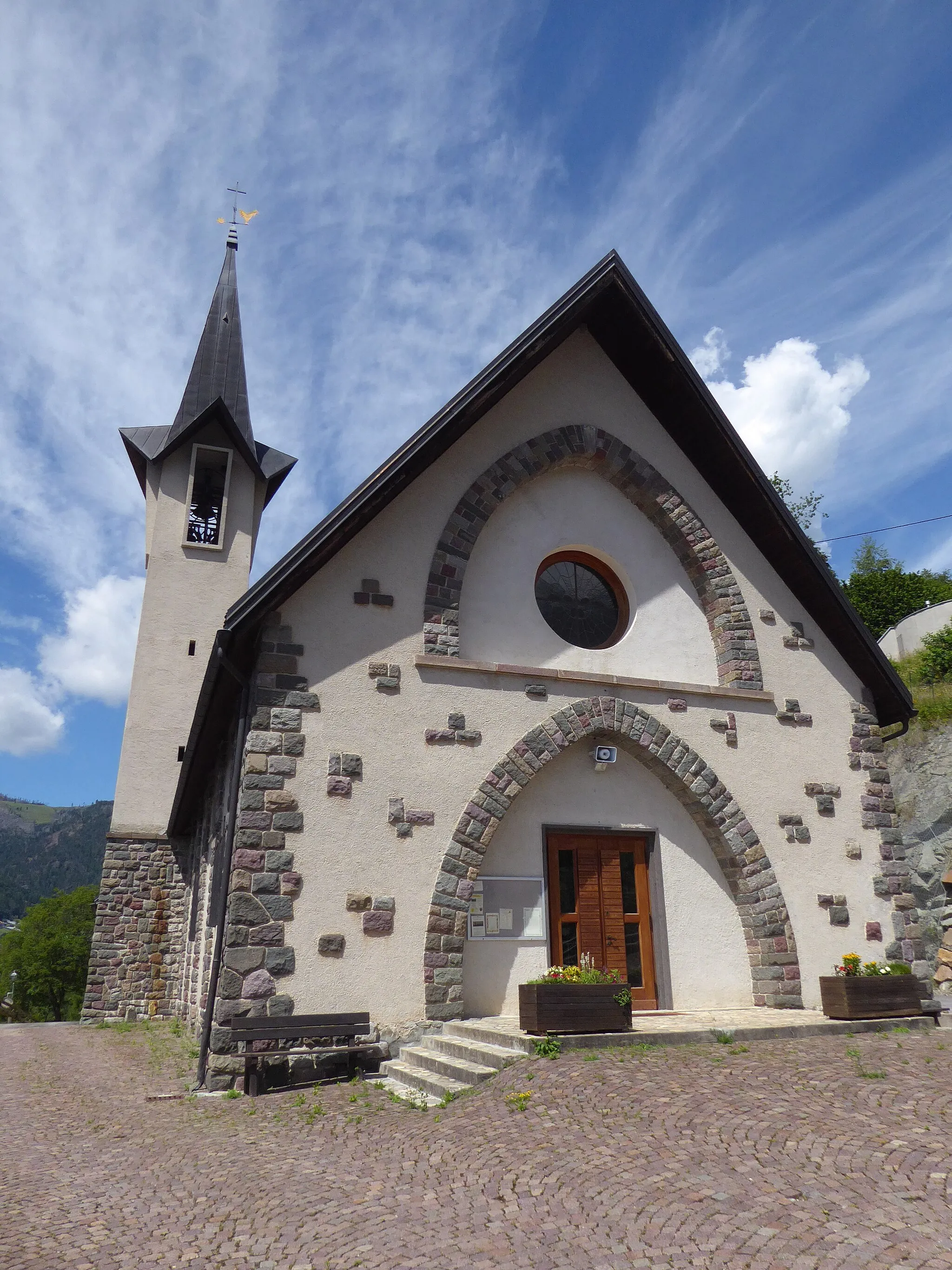 Photo showing: San Francesco (Fierozzo, Trentino, Italy) - Our Lady of Help and Saint John Bosco church