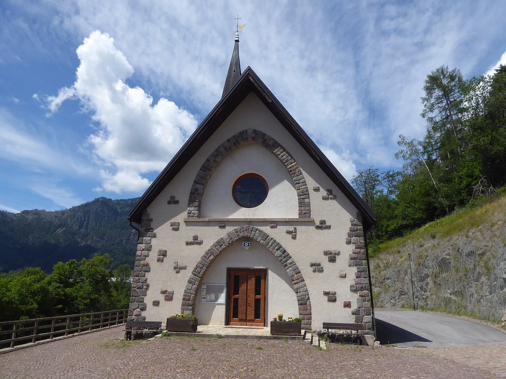 Photo showing: San Francesco (Fierozzo, Trentino, Italy) - Our Lady of Help and Saint John Bosco church