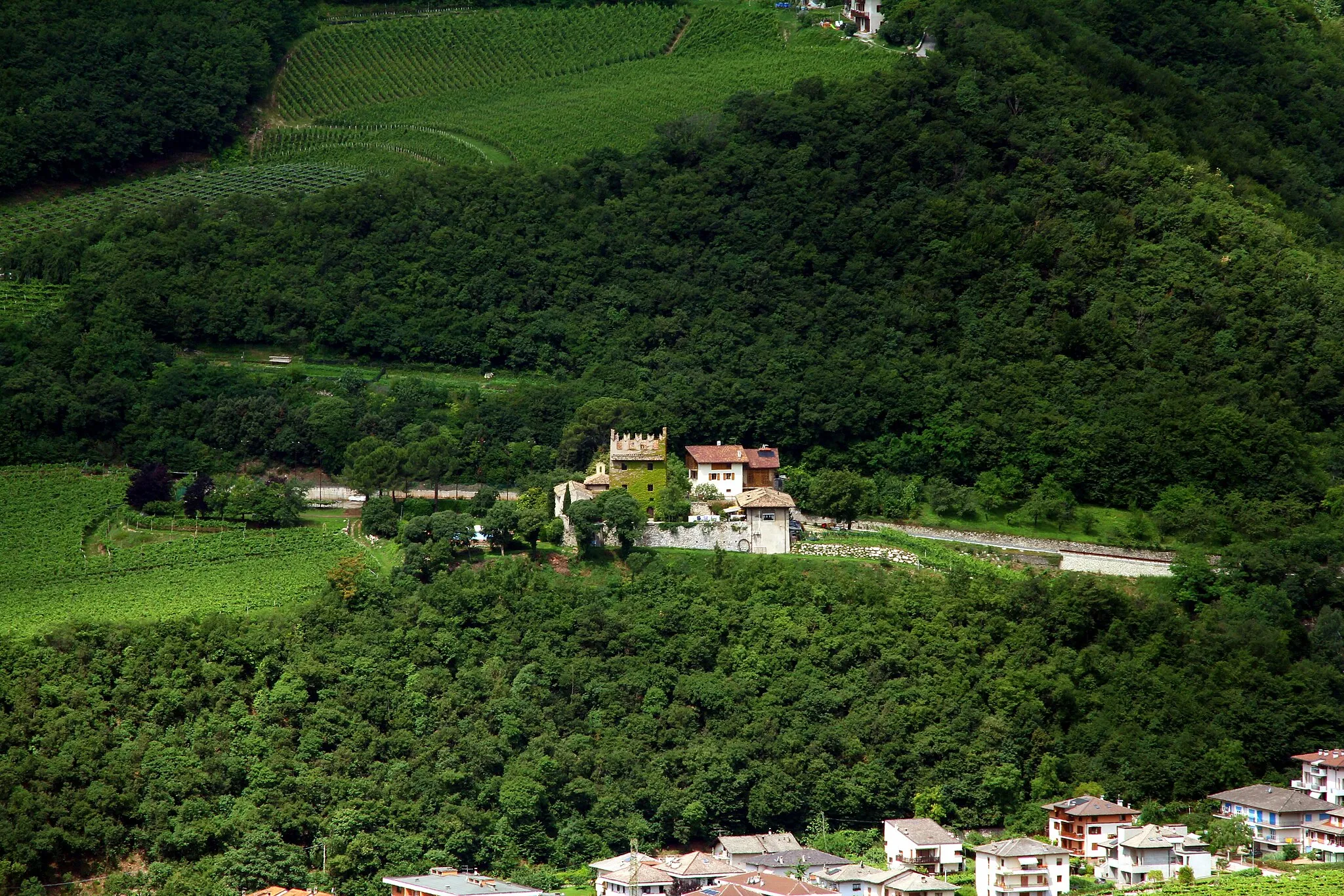 Photo showing: Trento (Italy): view of the so-called "Torre dell'Orco" in the village of Ravina.