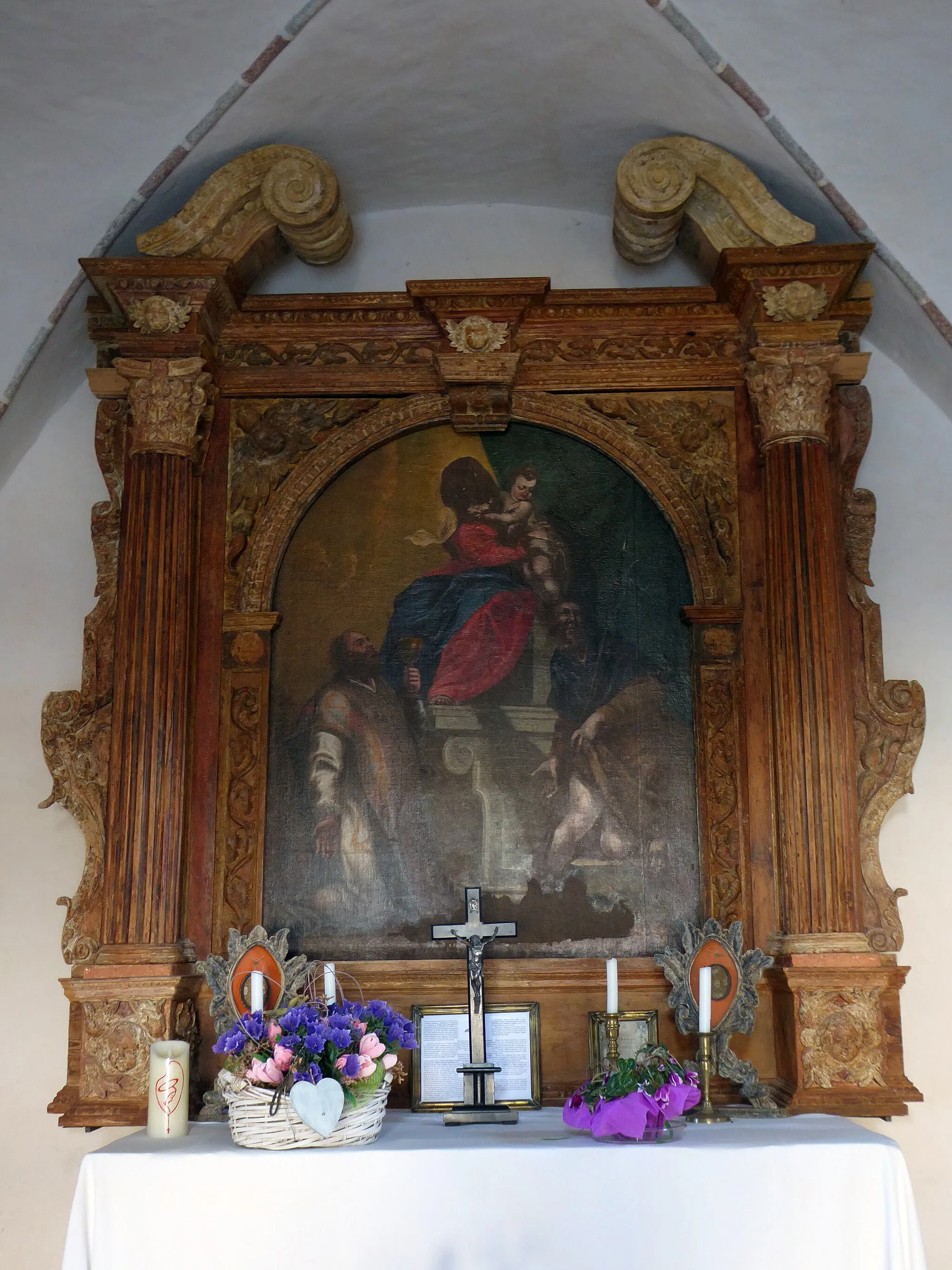 Photo showing: Giovo (Trentino, Italy) - Saint Valentine chapel in Maso San Valentino - Altar