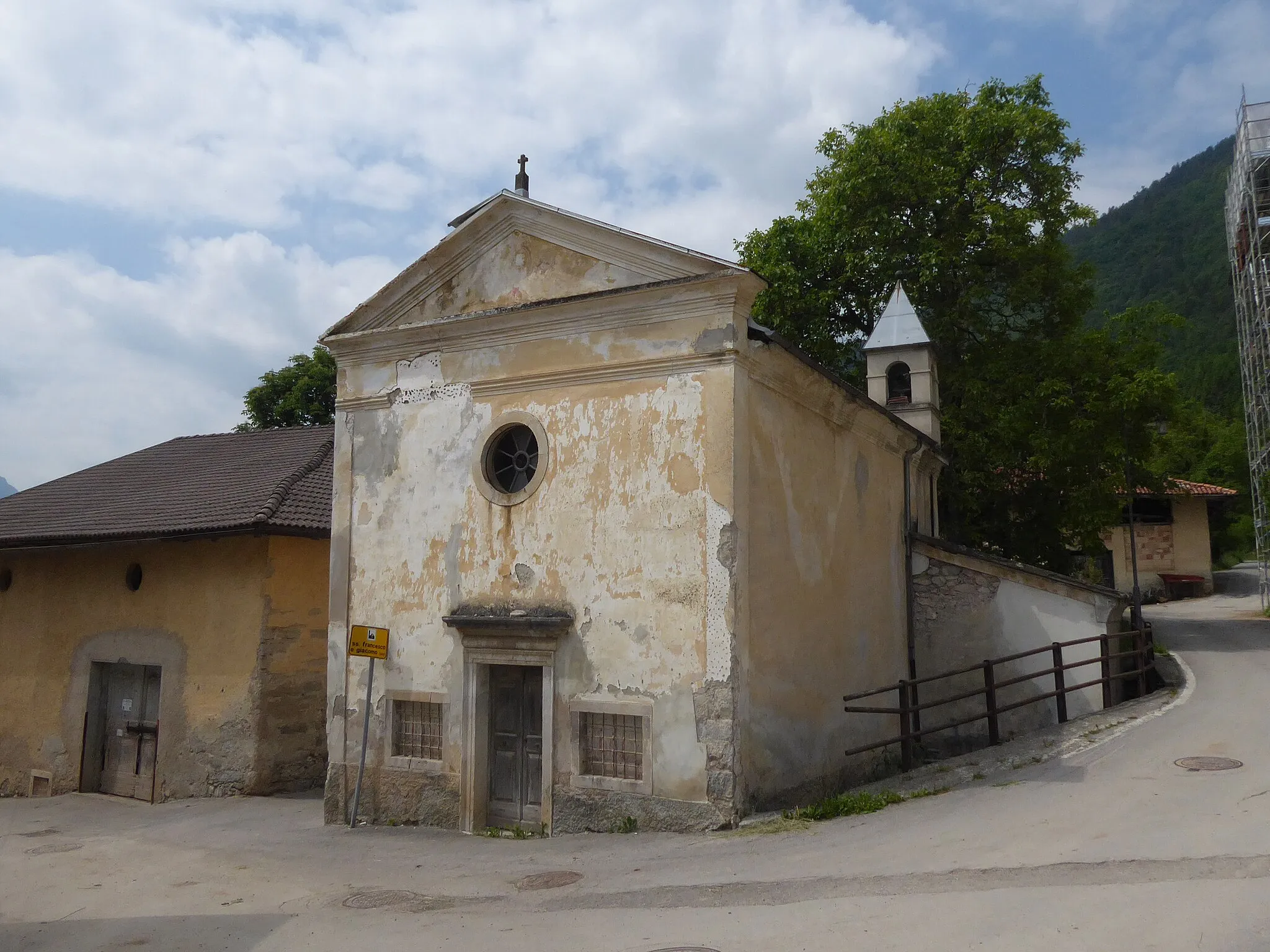 Photo showing: Cillà (Comano Terme, Trentino, Italy), Saints Francis and James church
