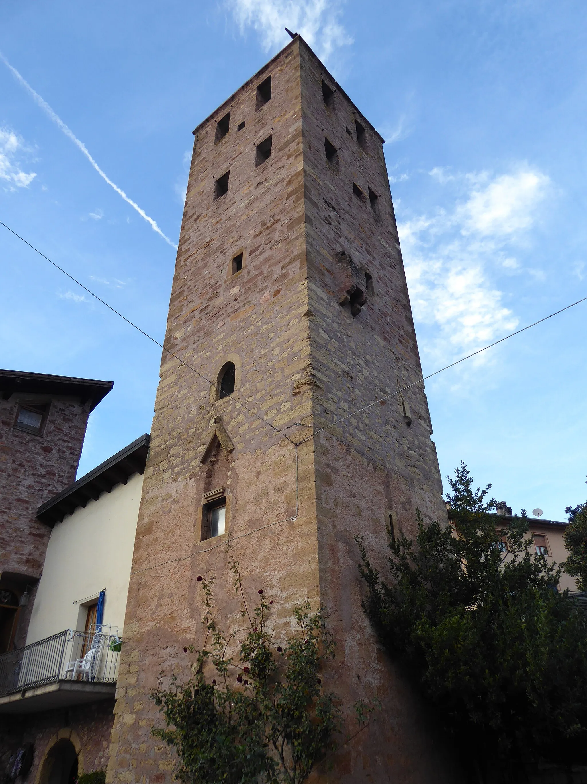 Photo showing: Ville (Giovo, Trentino, Italy) - Castel Giovo or Castello della Rosa