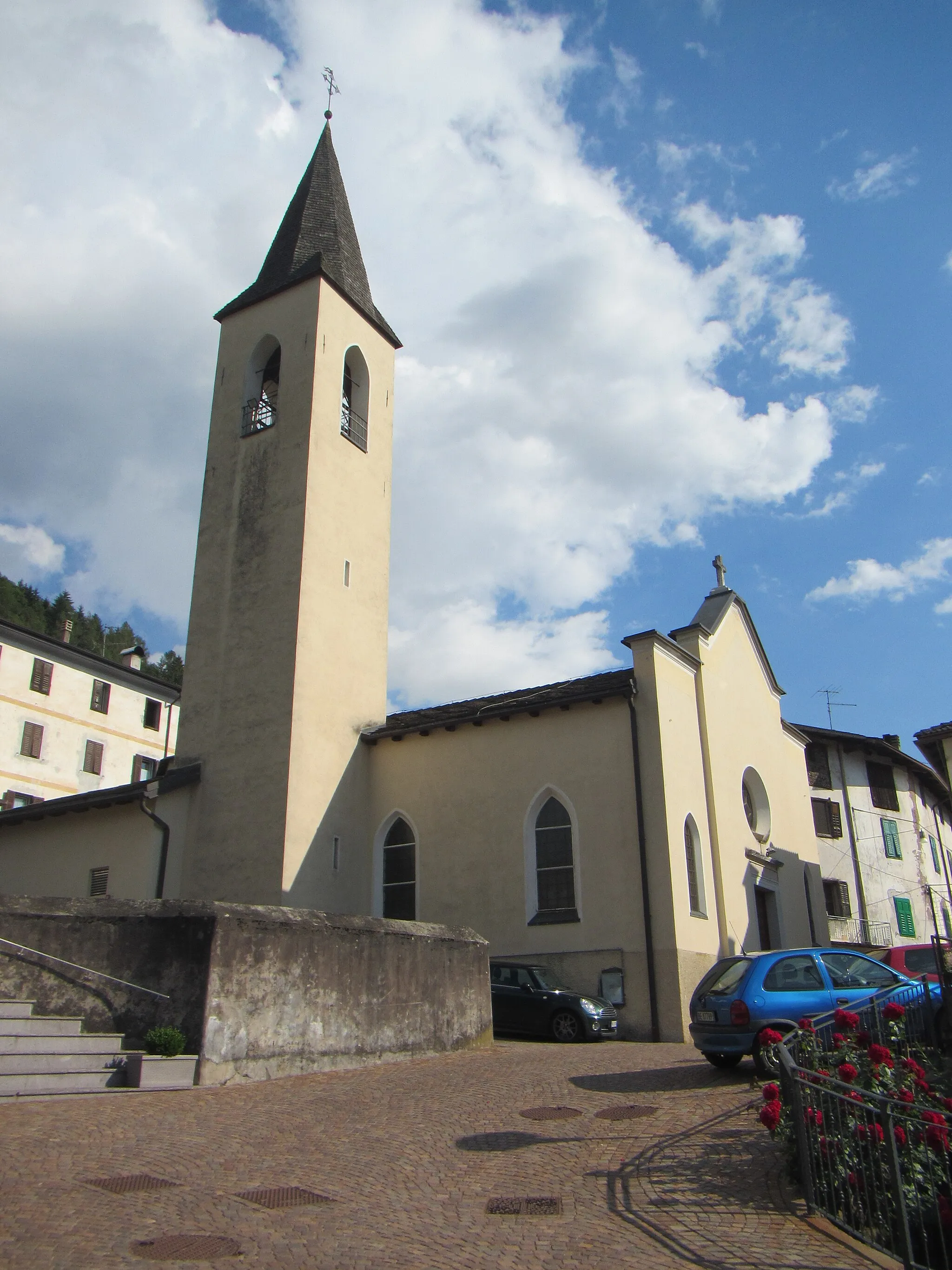 Photo showing: Sevignano, Segonzano - church, side view