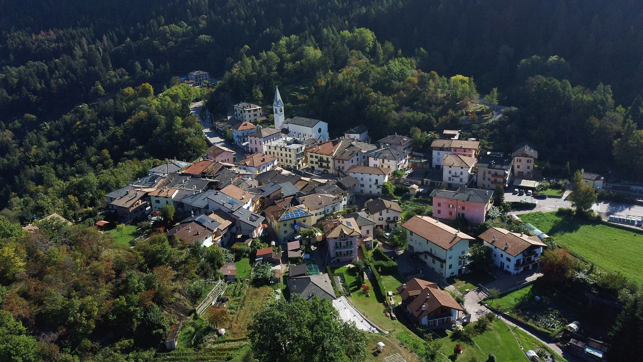 Photo showing: Lona (Lona-Lases, Trentino, Italy)