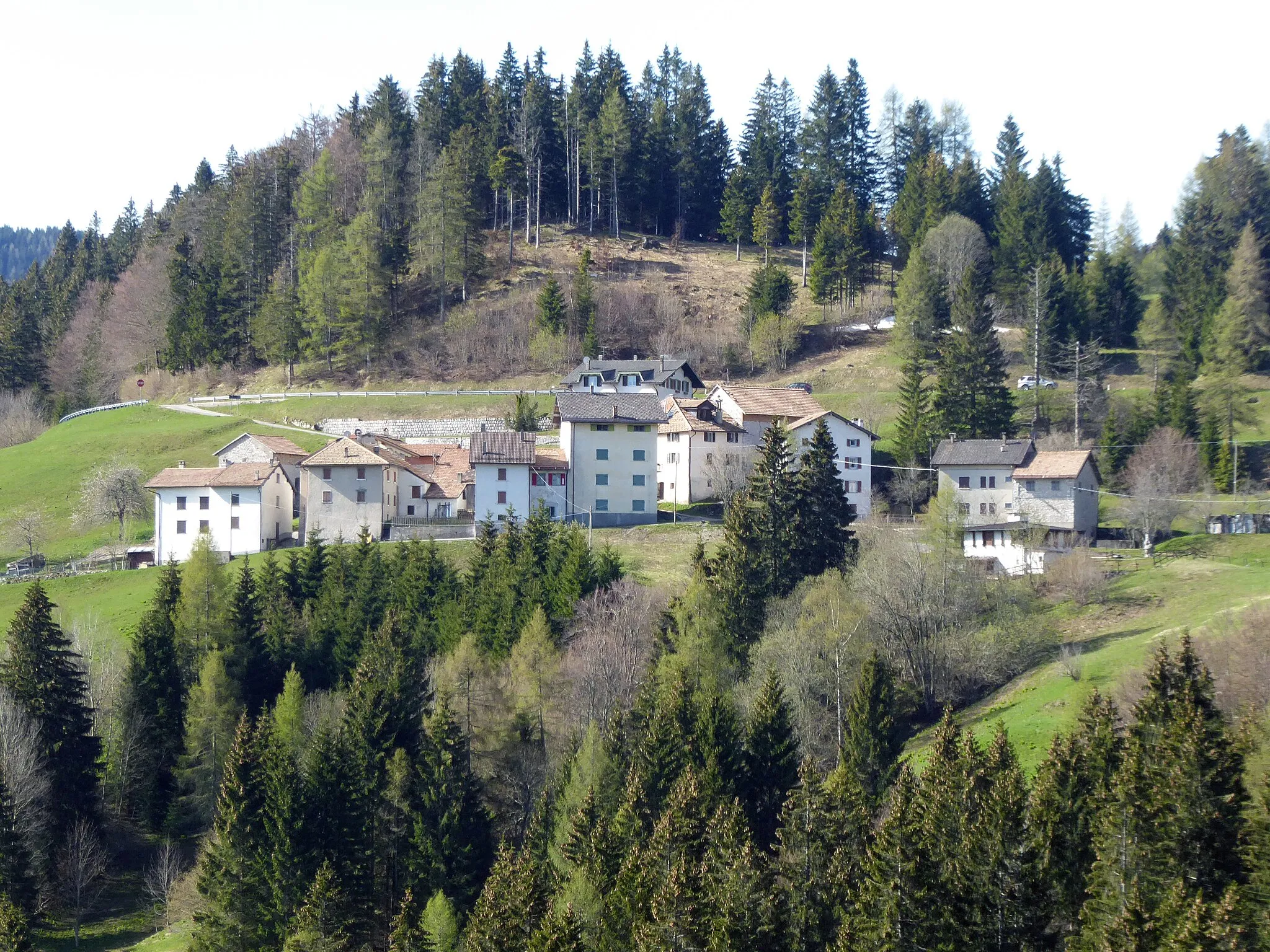 Photo showing: Perpruneri as seen from San Sebastiano (Folgaria, Trentino, Italy)