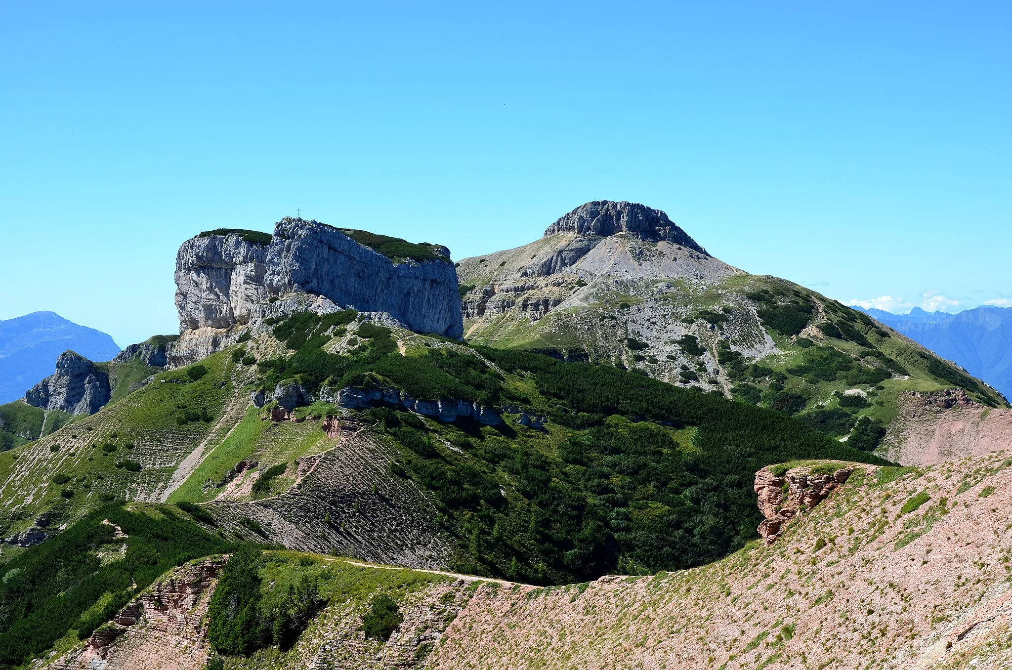 Photo showing: Dos d'Abramo e Monte Cornetto