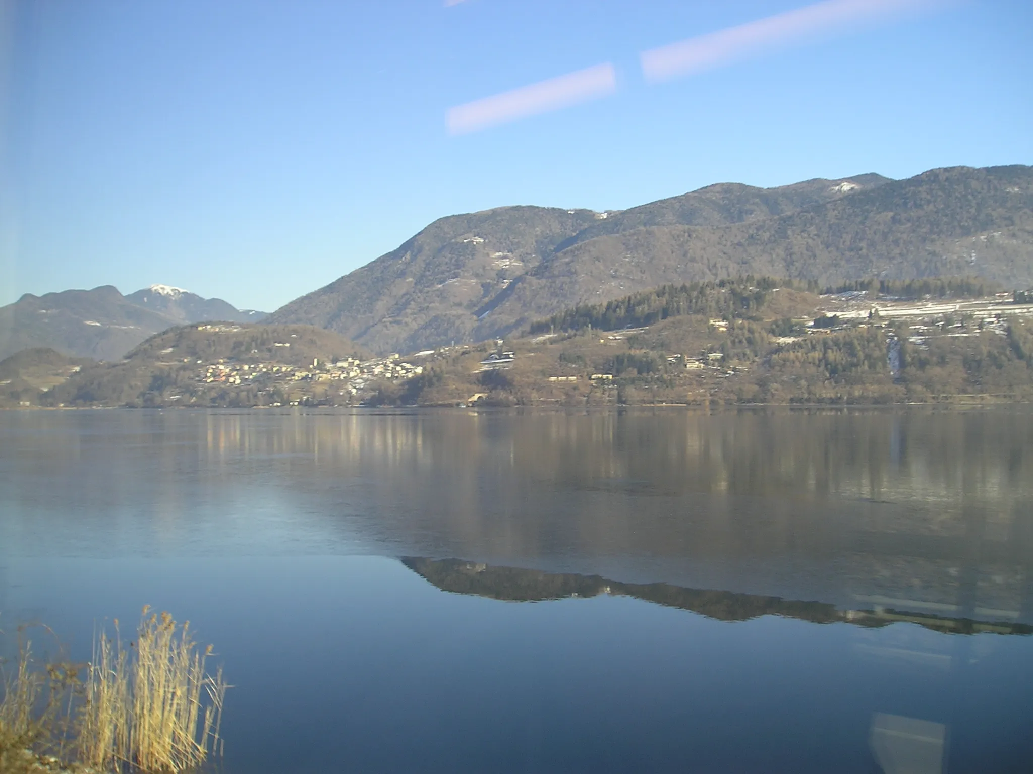 Photo showing: View of the lake of en:Caldonazzo, en:Province of Trento
