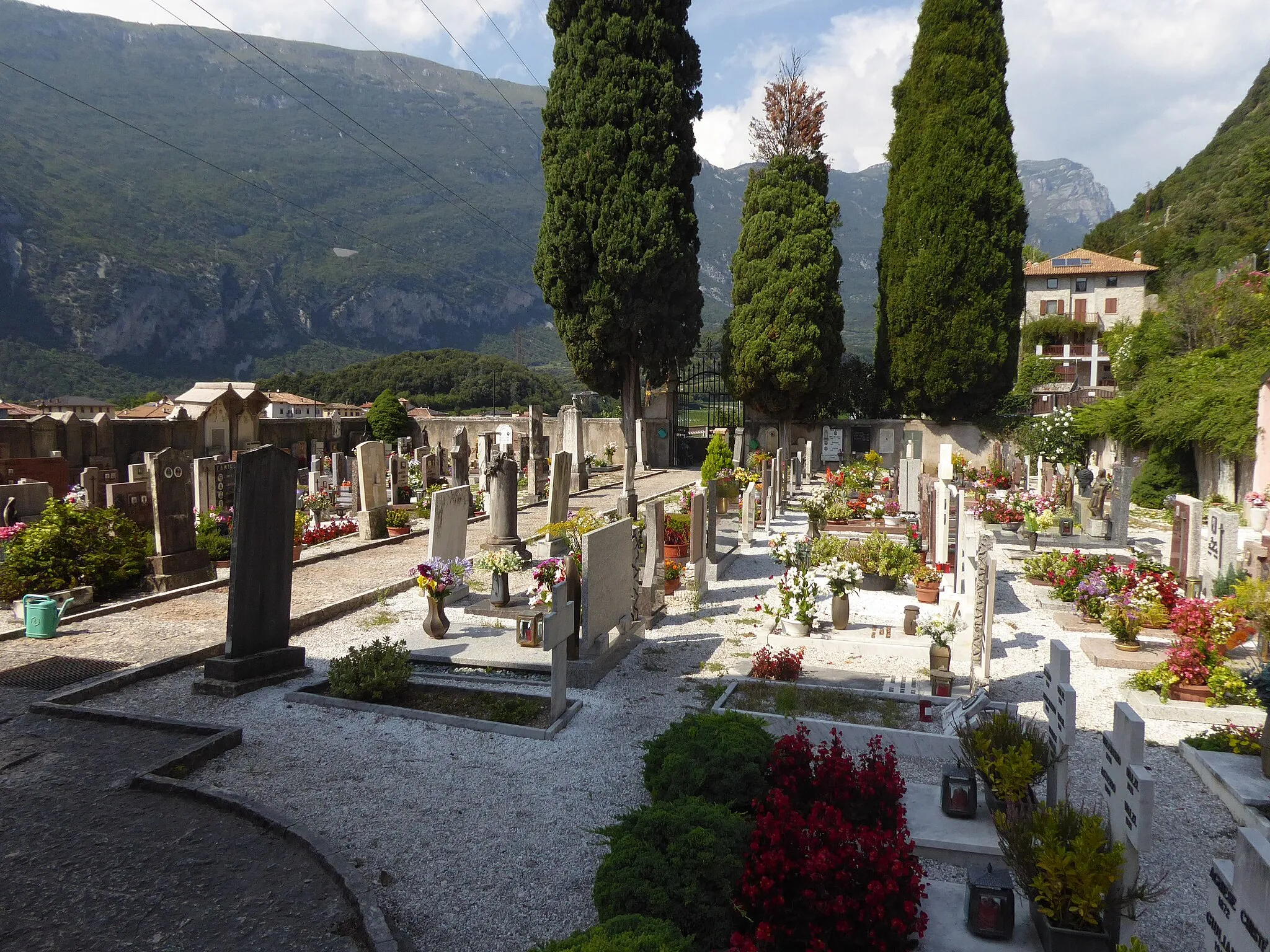 Photo showing: Cemetery of Padergnone (Vallelaghi, Trentino, Italy)