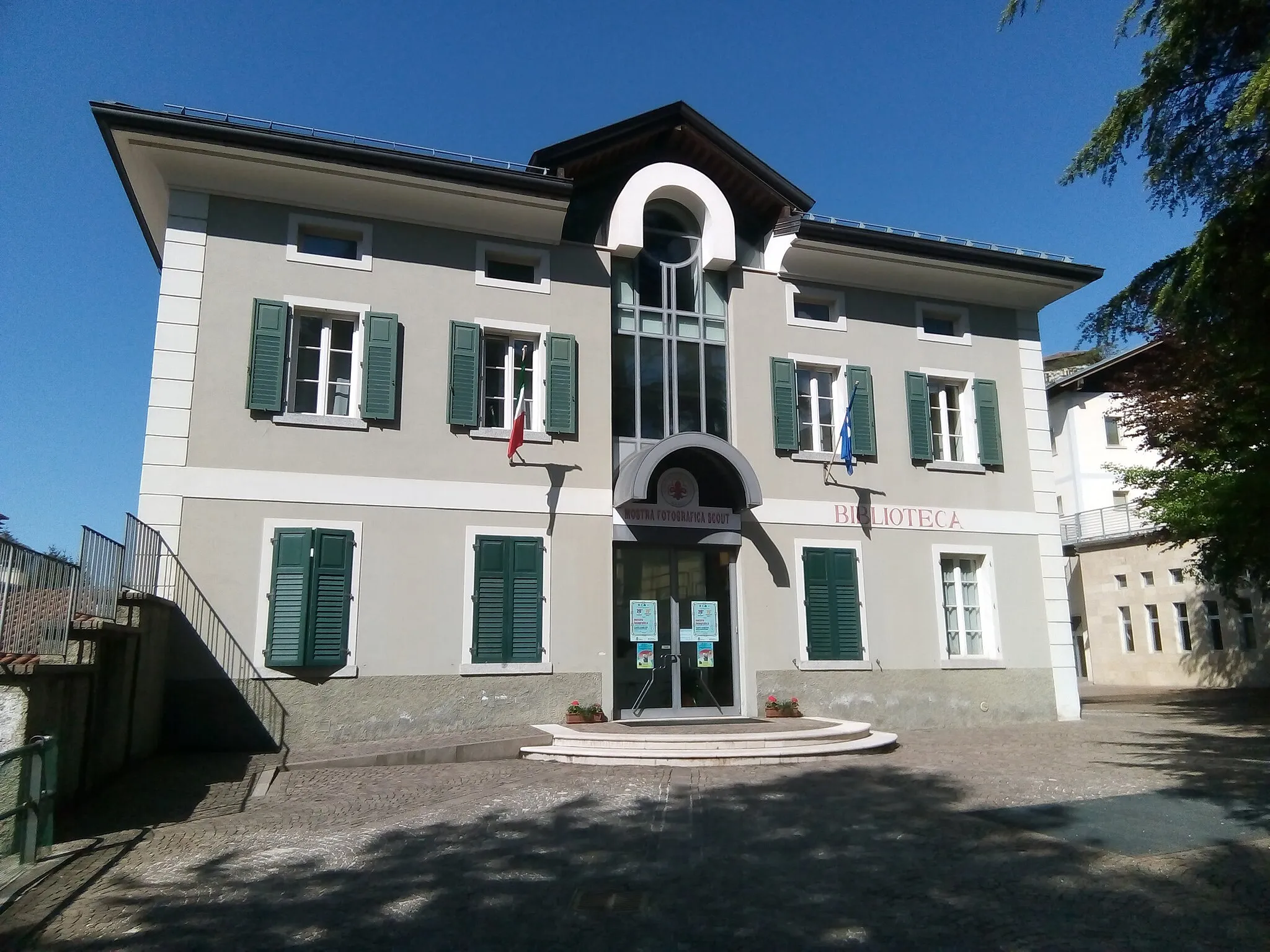 Photo showing: Biblioteca comunale di Strigno - Castel Ivano (TN) - intitolata al pittore Albano Tomaselli