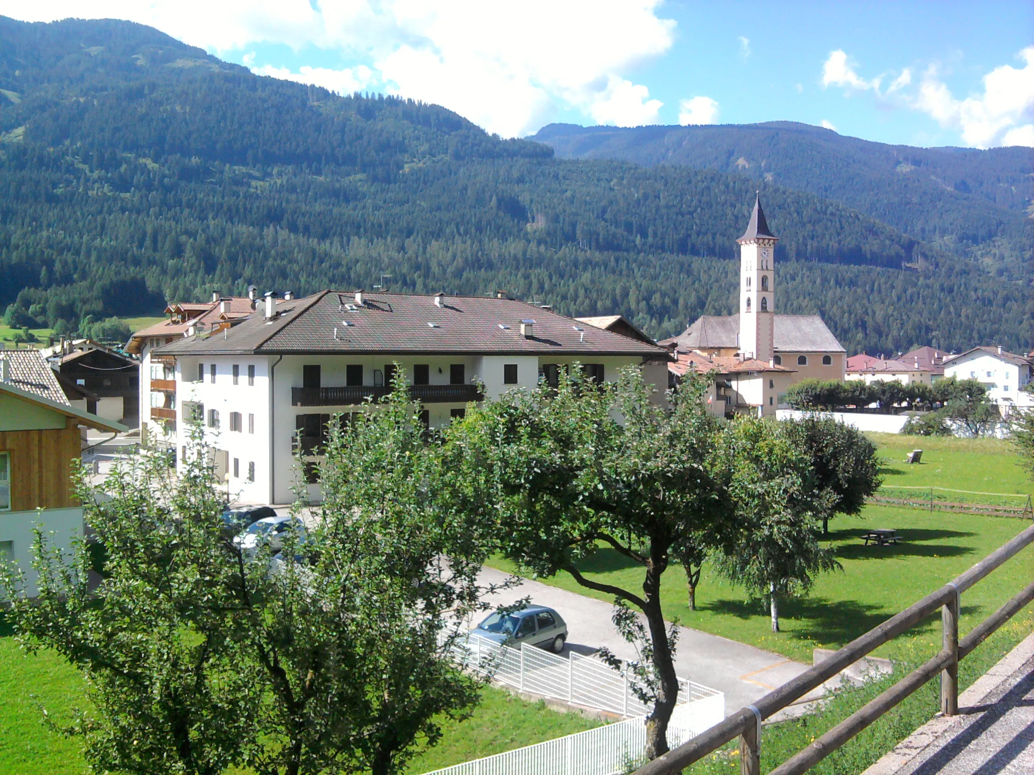 Photo showing: Veduta di Ziano dalla frazione di Zanon