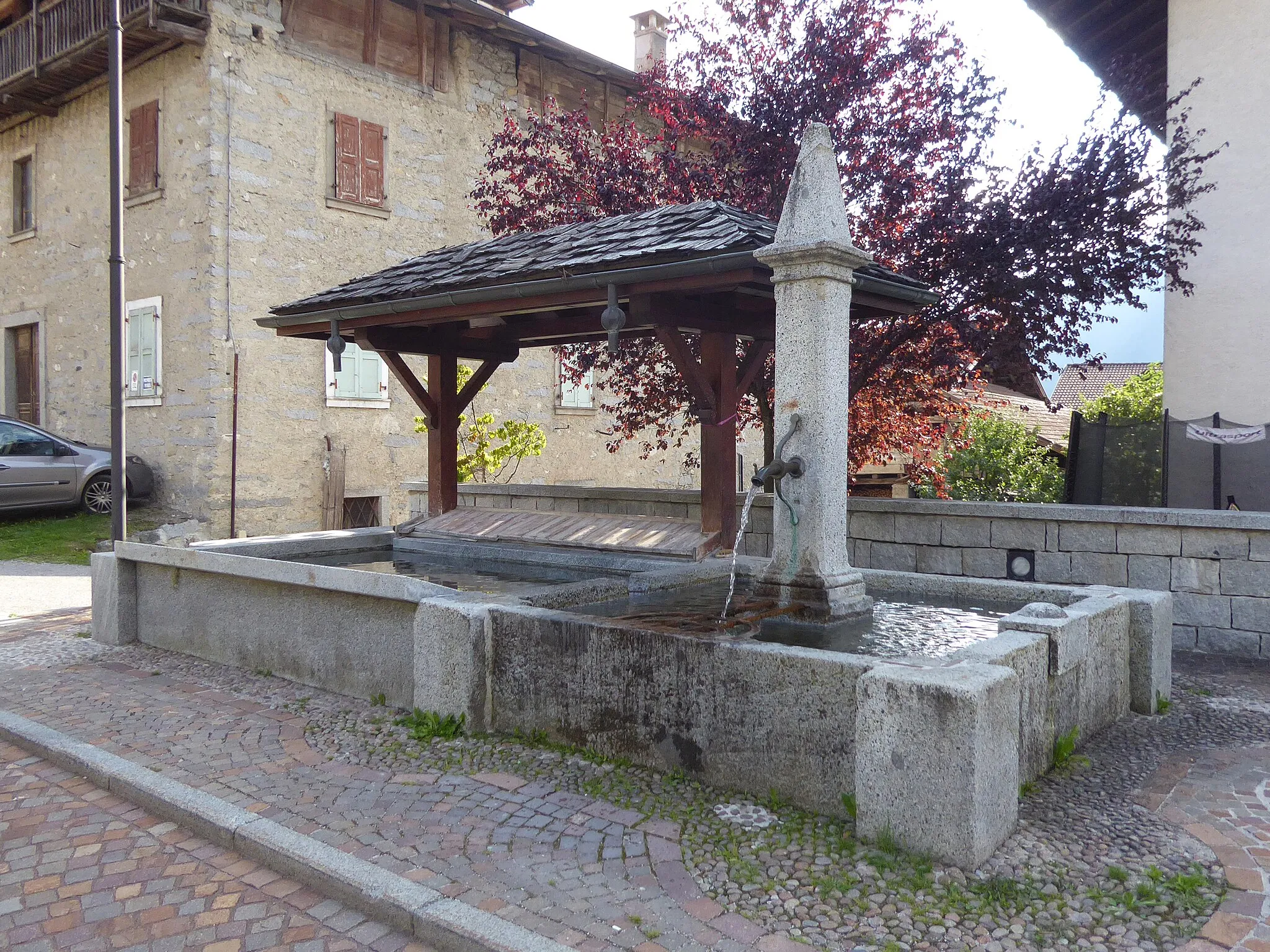 Photo showing: Zuclo (Borgo Lares, Trentino, Italy) - Fountain