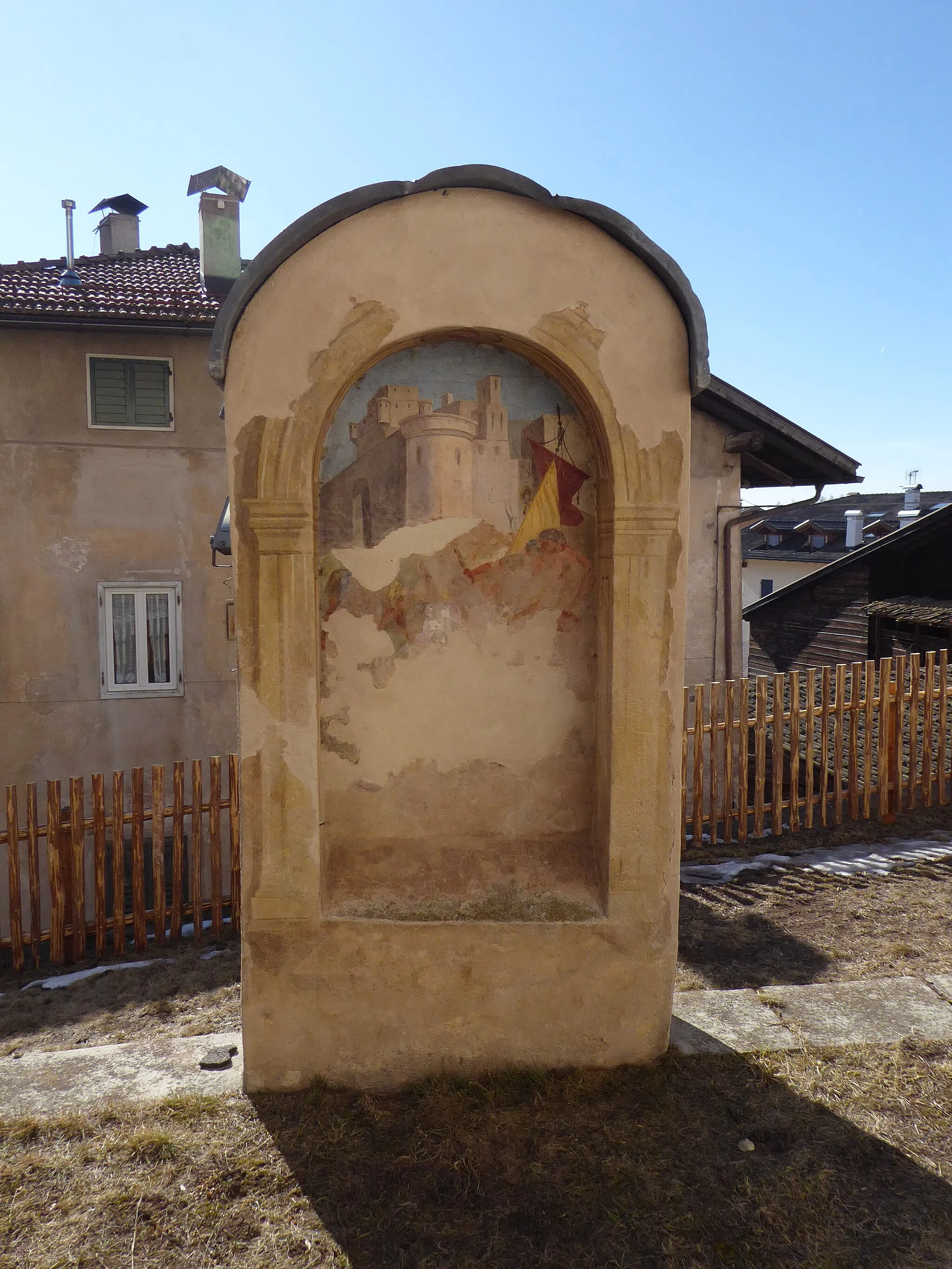 Photo showing: Varena (Trentino, Italy) - Shrine with a Station of the Cross near the church