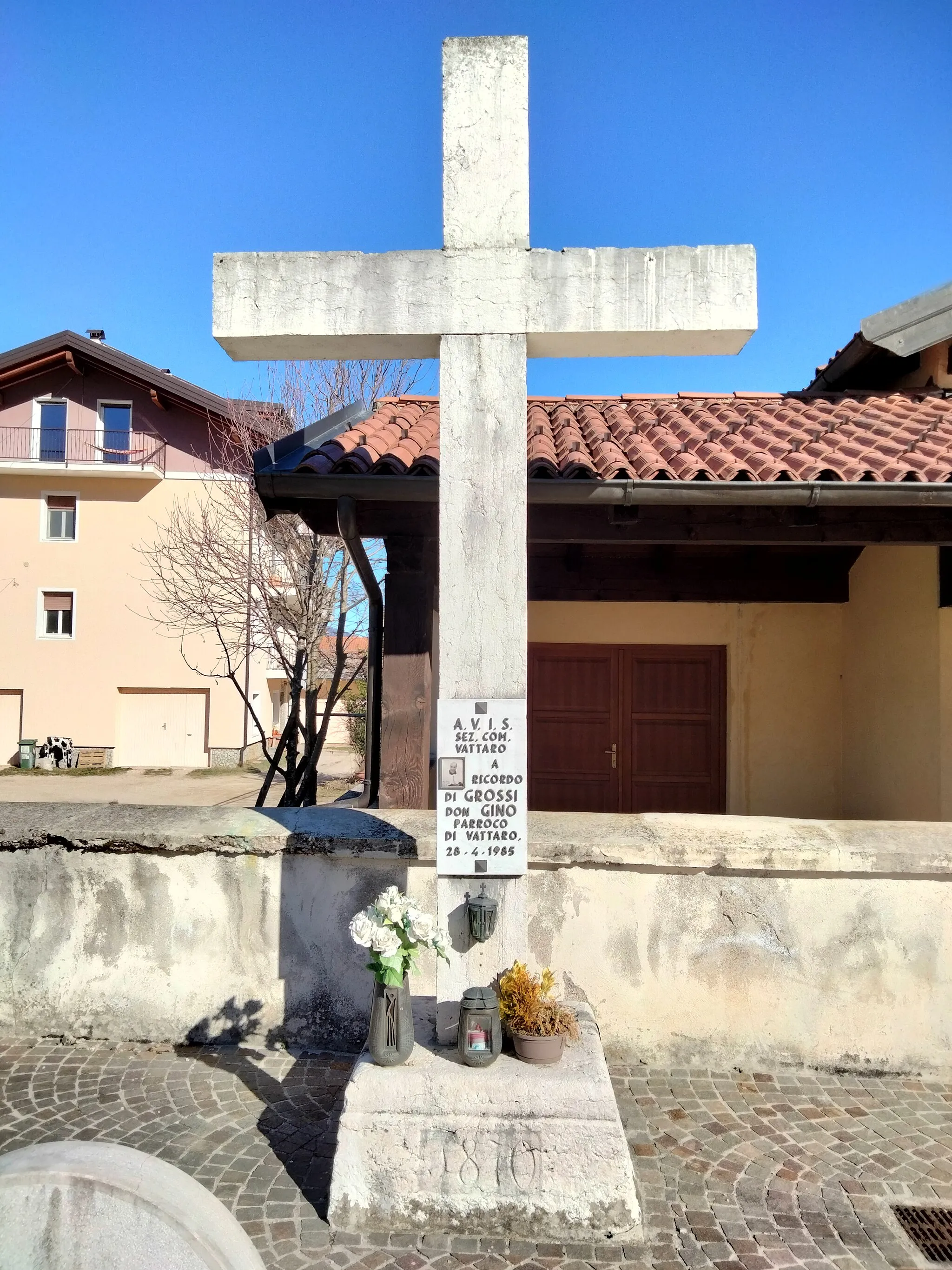 Photo showing: cimitero di Vattaro, frazione del comune di Altopiano della Vigolana, in provincia autonoma di Trento.