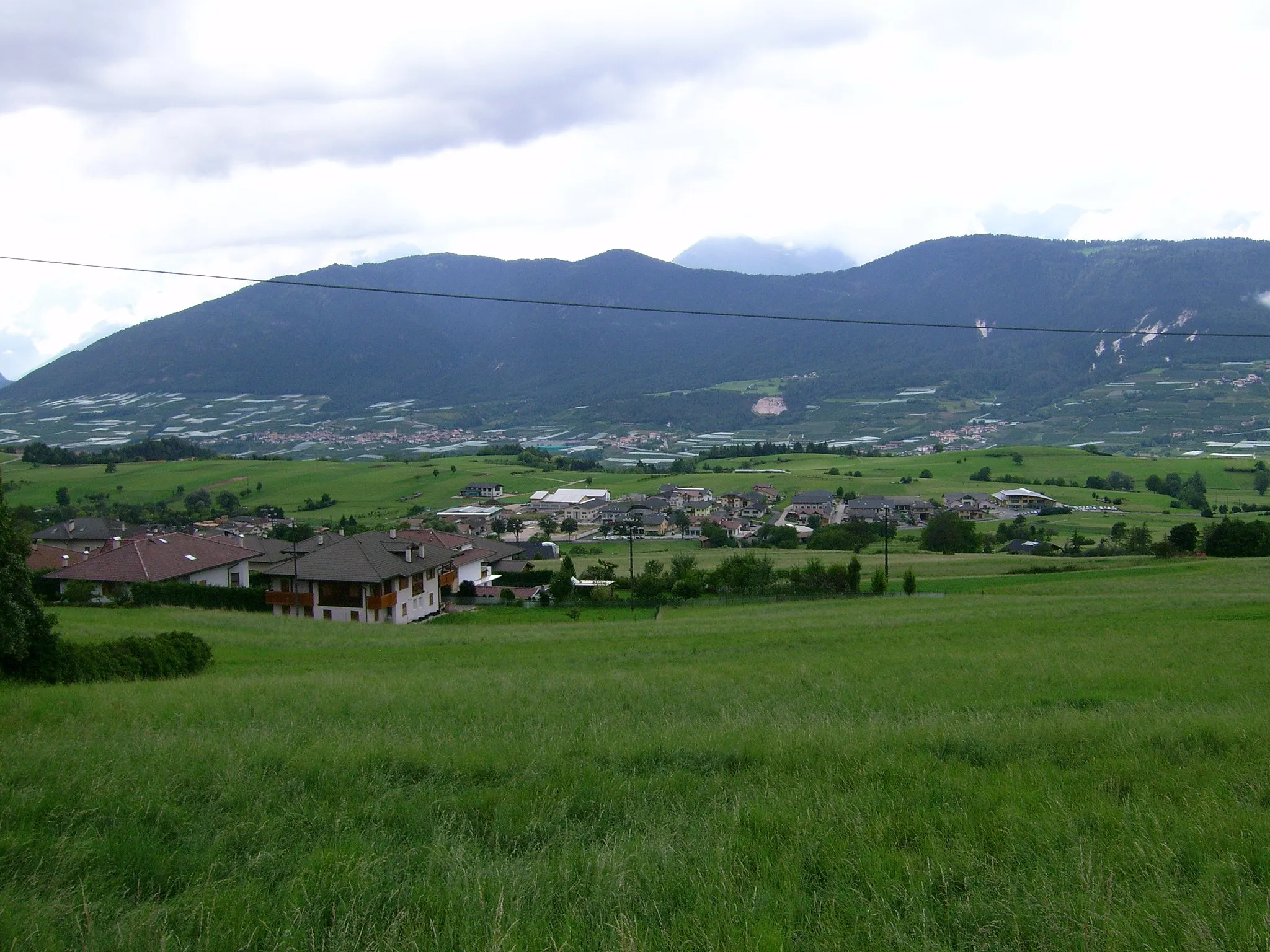 Photo showing: Ronzone (provincia di Trento), vista dalla statale.