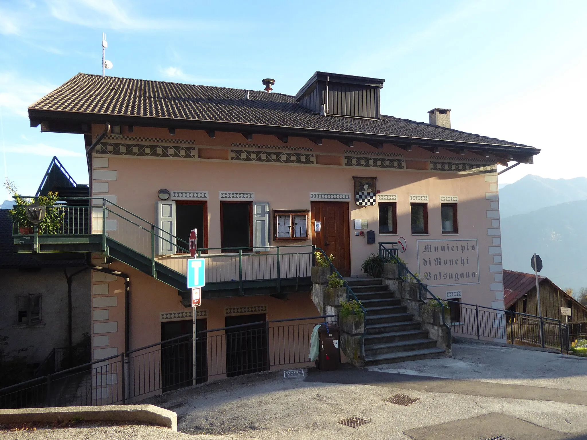 Photo showing: Ronchi Valsugana (Trentino, Italy) - Town hall