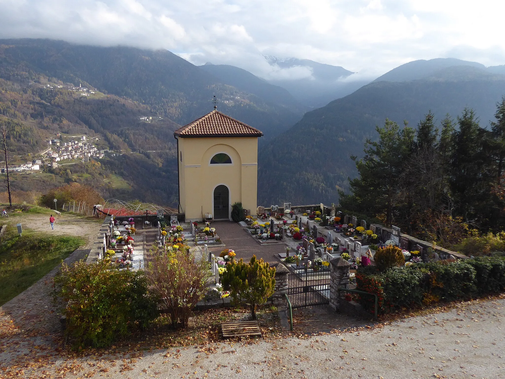Photo showing: Grauno (Altavalle, Trentino, Italy) - Graveyard