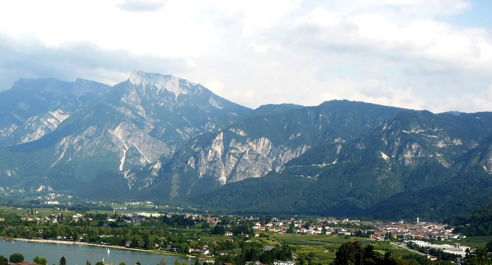 Photo showing: Caldonazzo (Italy, province of Trento): panorama