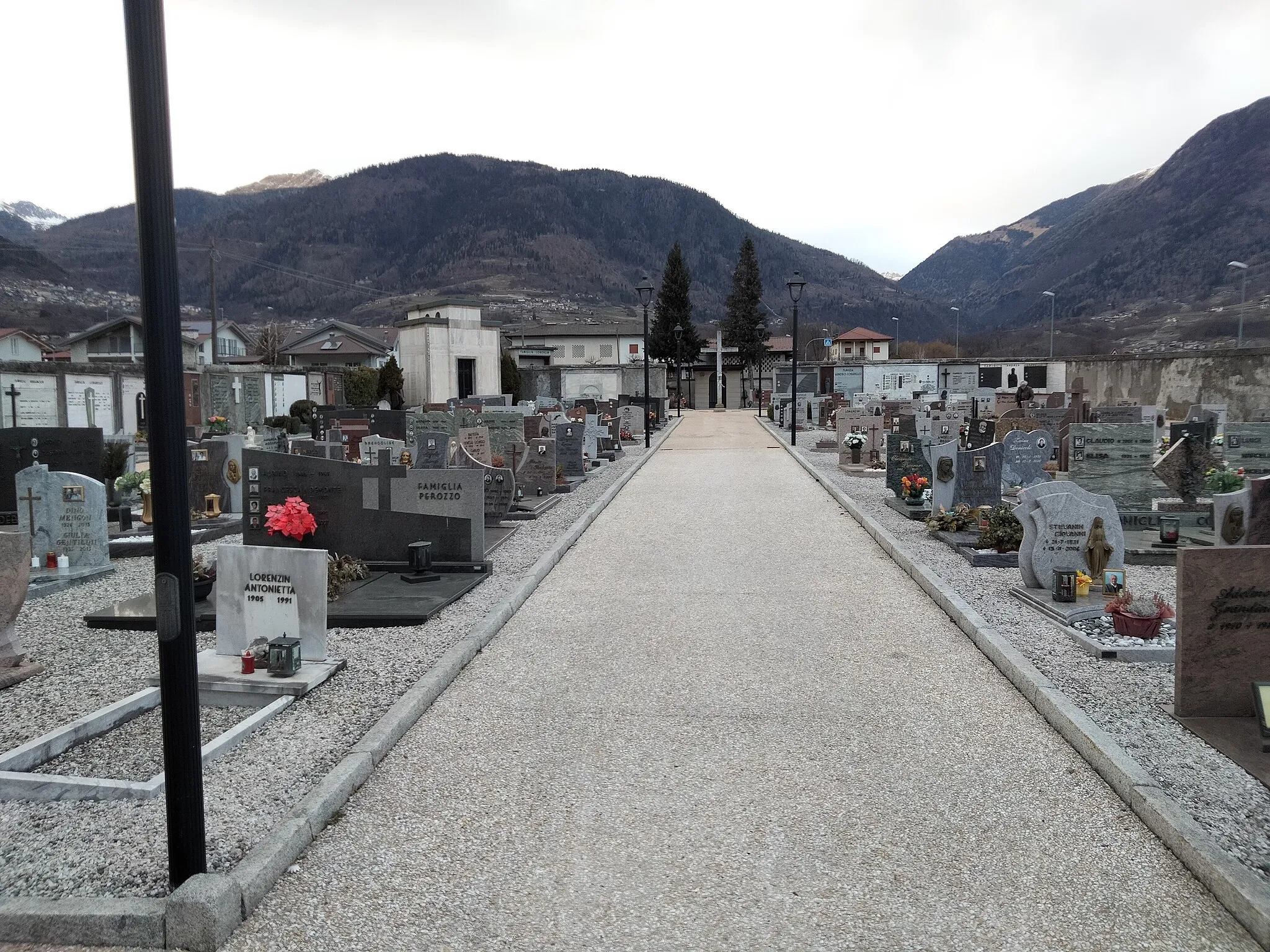 Photo showing: cimitero nel comune di Castelnuovo, in provincia autonoma di Trento, Italia.