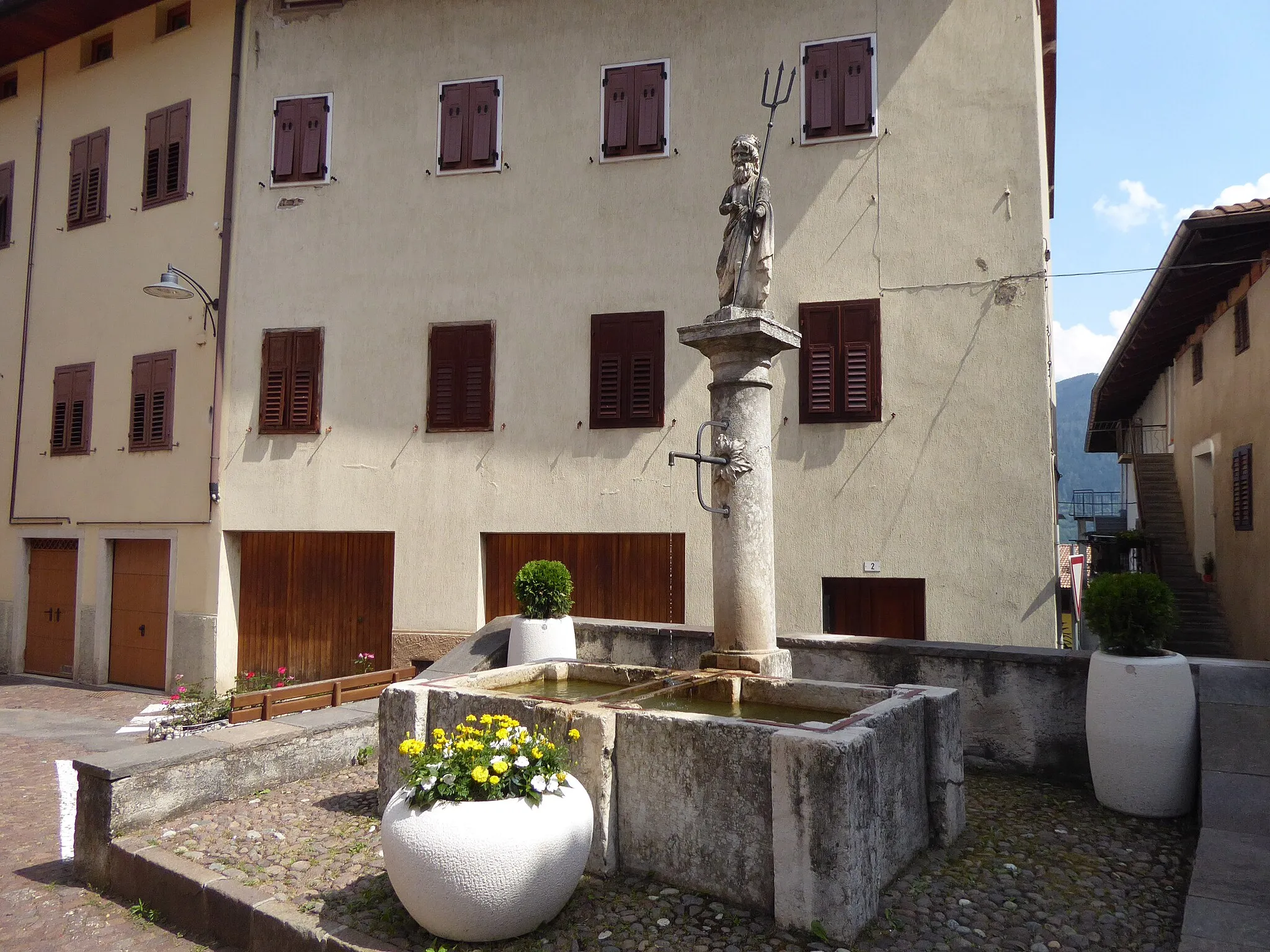 Photo showing: Cembra (Cembra Lisignago, Trentino, Italy) - Fountain with statue of Neptune