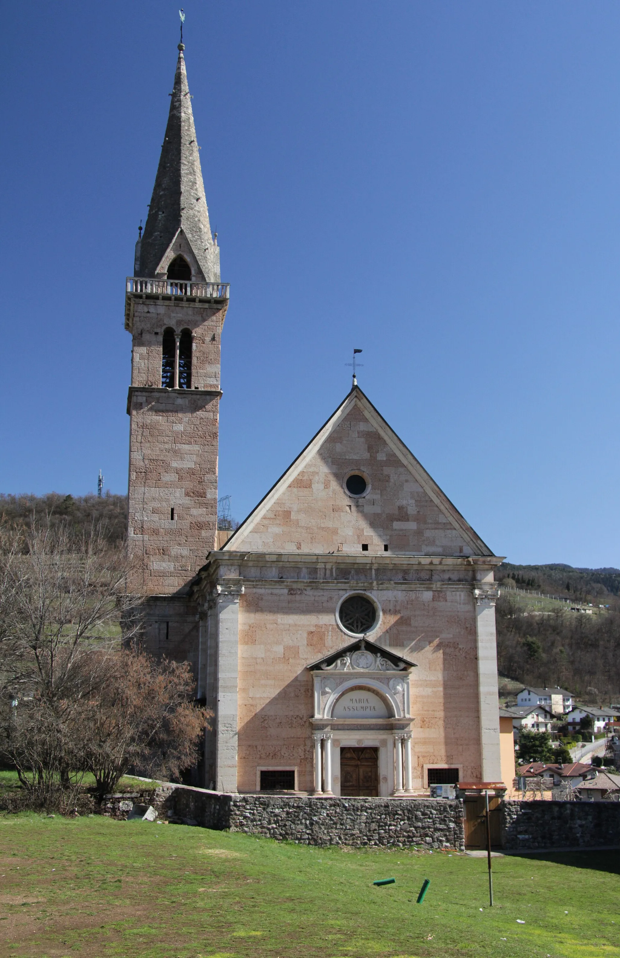Photo showing: Civezzano (Italy): the church of Santa Maria Assunta viewed from southwest.