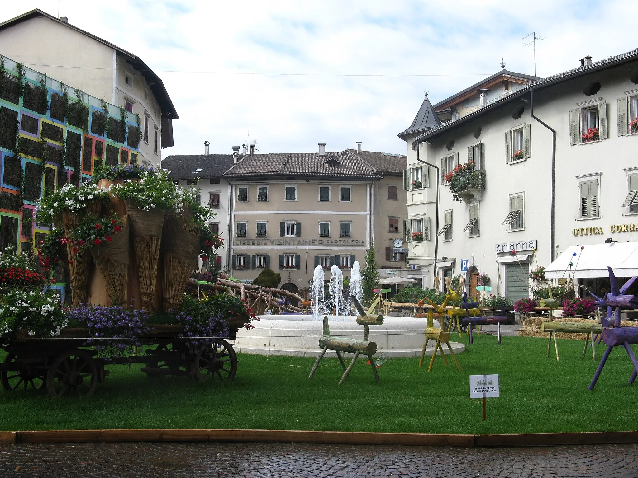 Photo showing: piazza granda