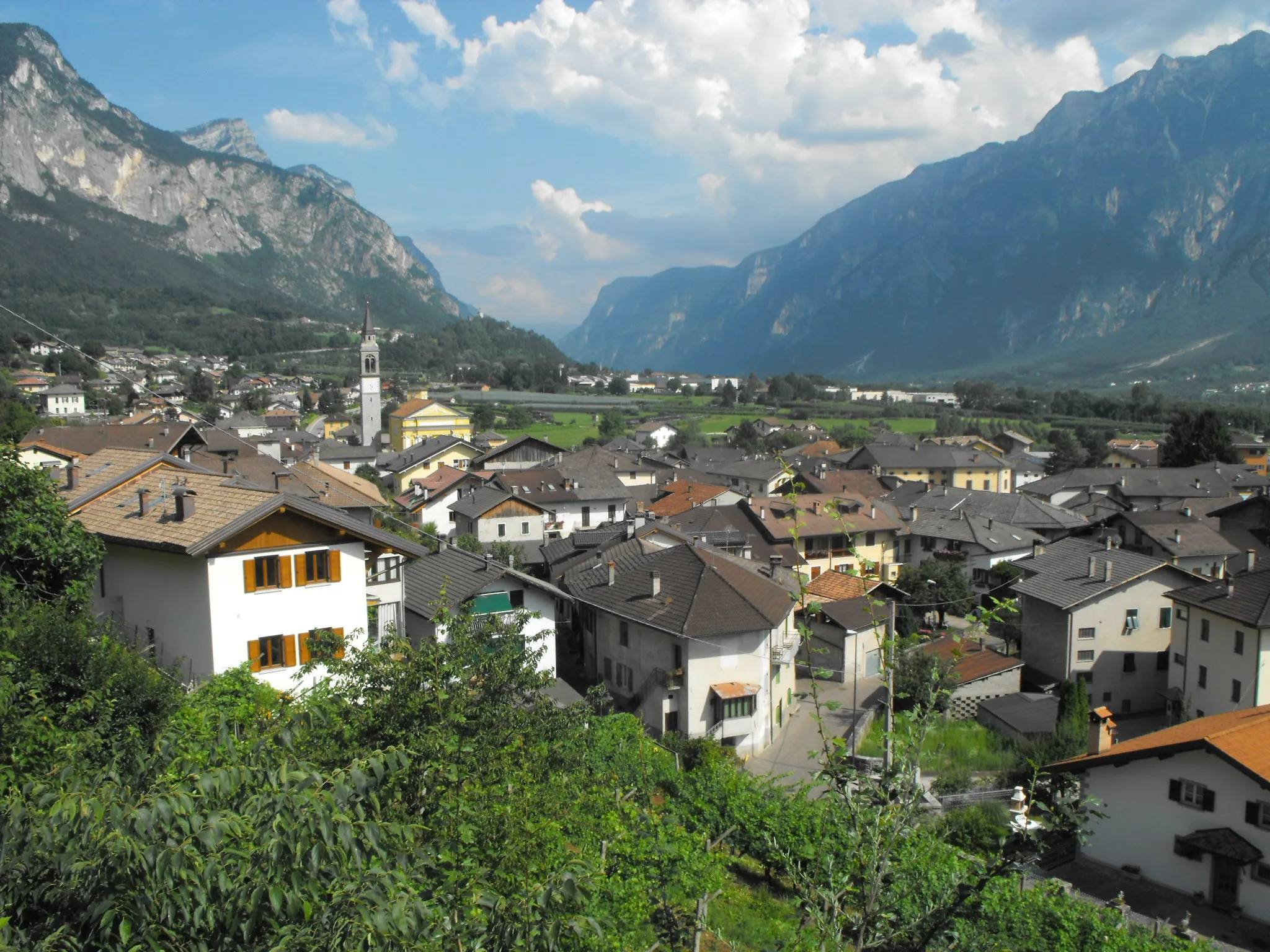 Photo showing: Panorama dell'abitato di Scurelle, in provincia autonoma di Trento